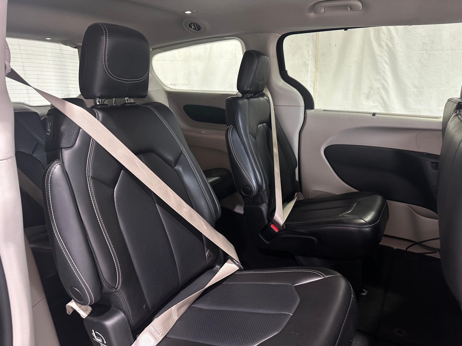 Thumbnail: 2023 Chrysler Pacifica - 5
