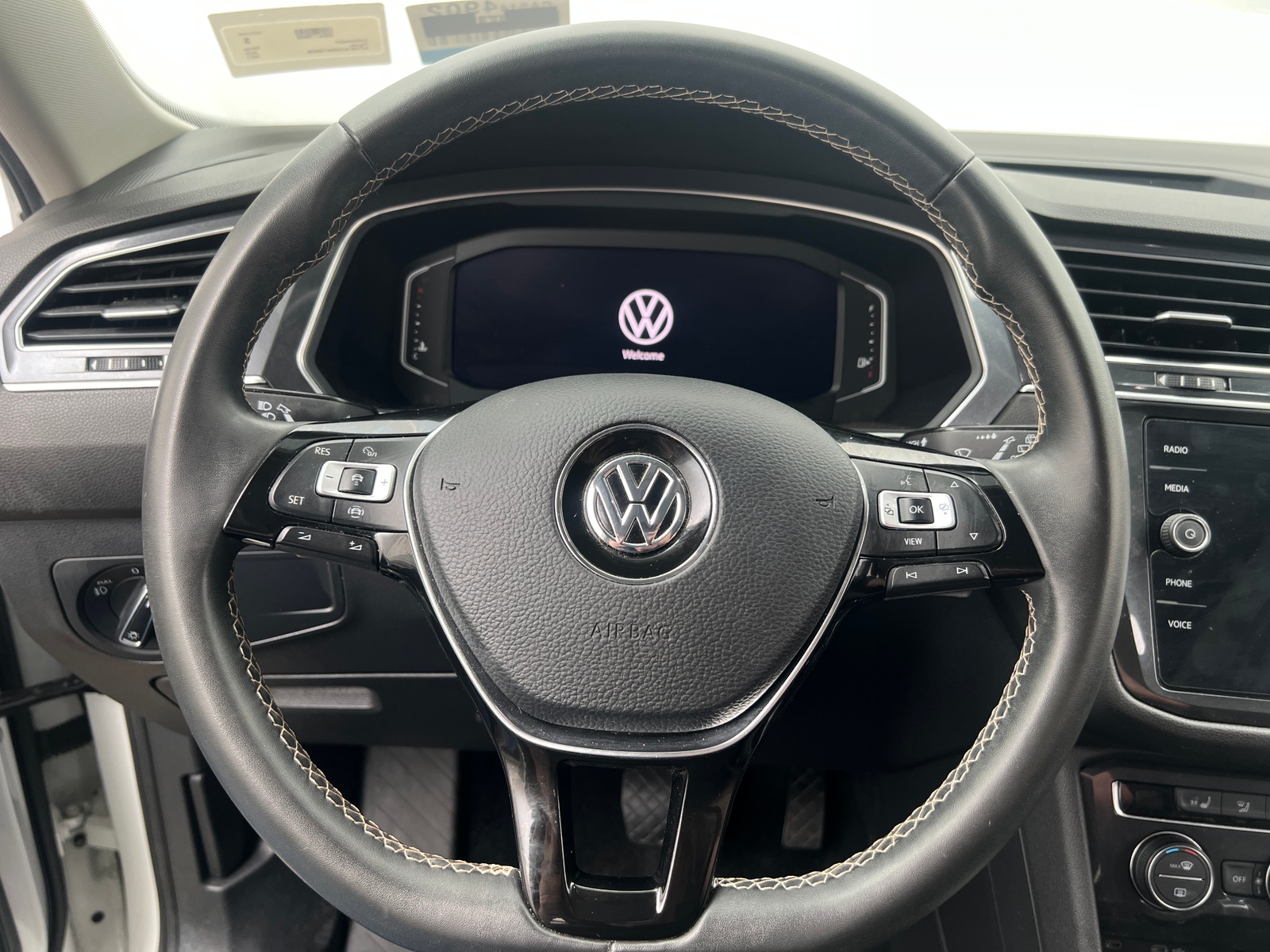 Thumbnail: 2021 Volkswagen Tiguan - 4