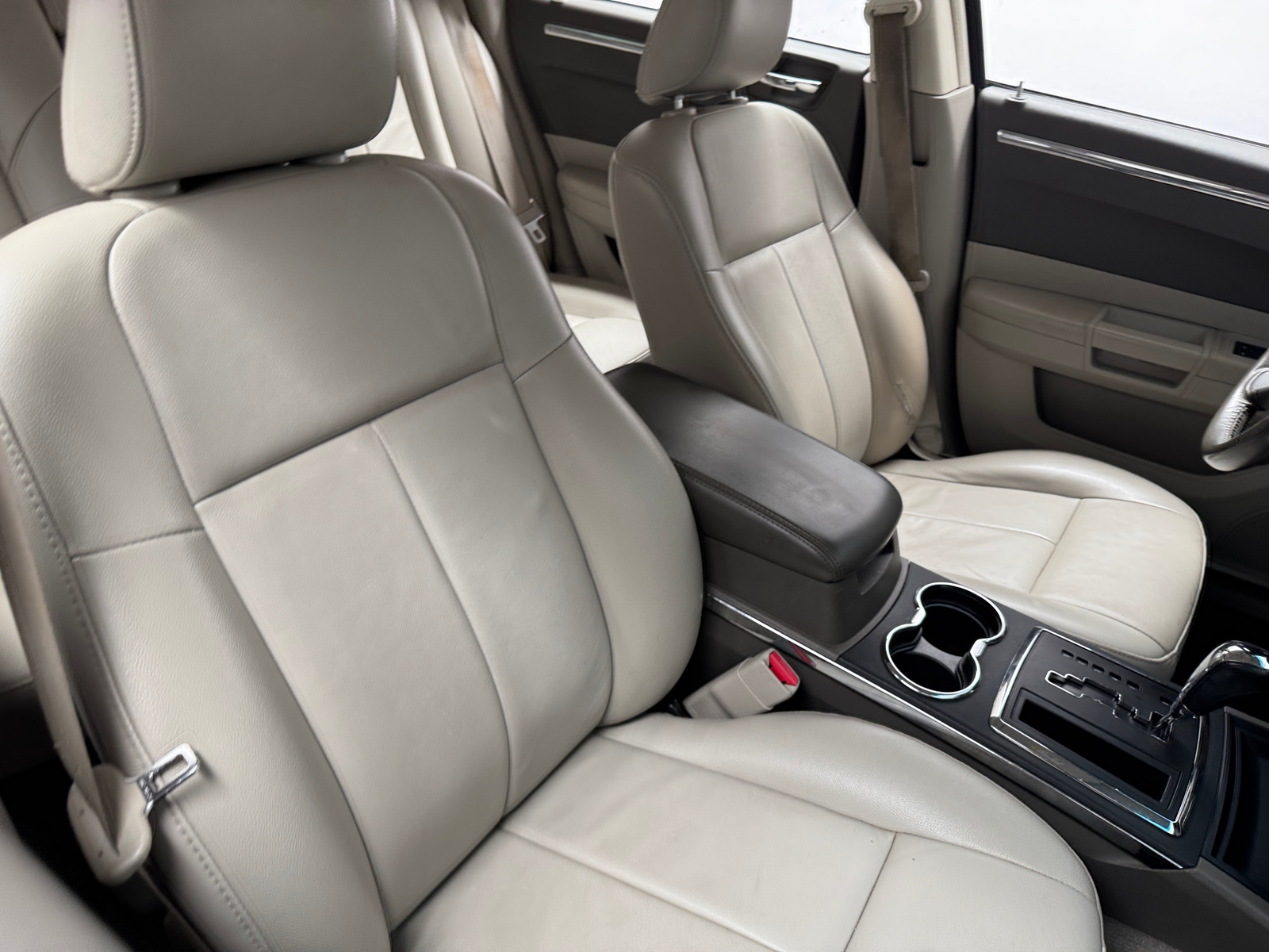 Thumbnail: 2010 Chrysler 300 - 2