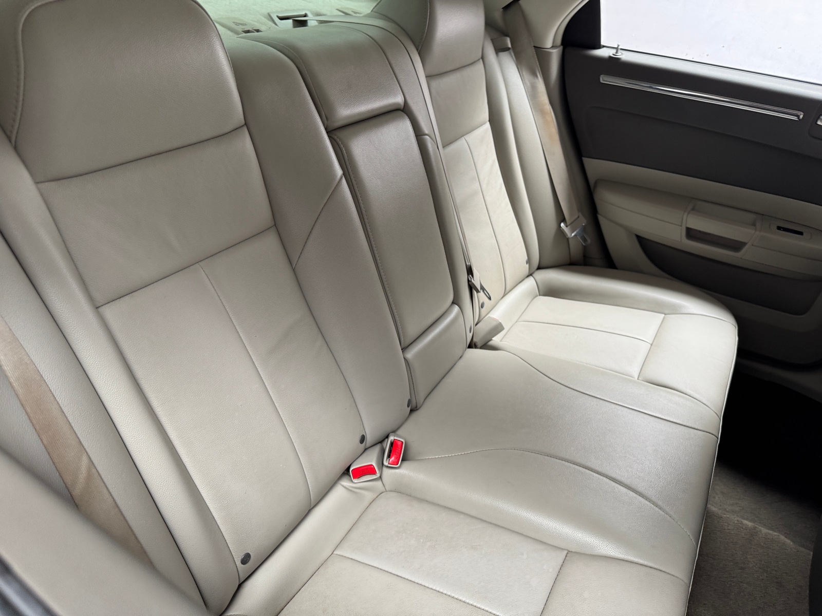 Thumbnail: 2010 Chrysler 300 - 6