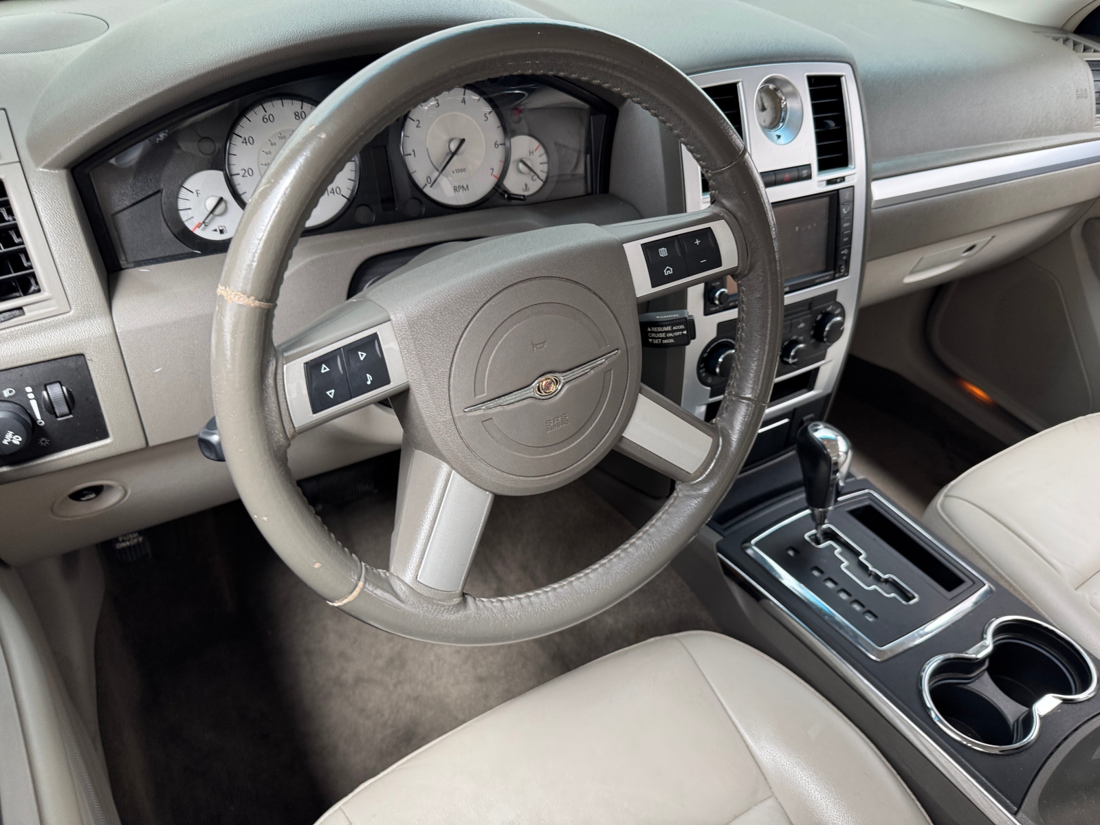 Thumbnail: 2010 Chrysler 300 - 5