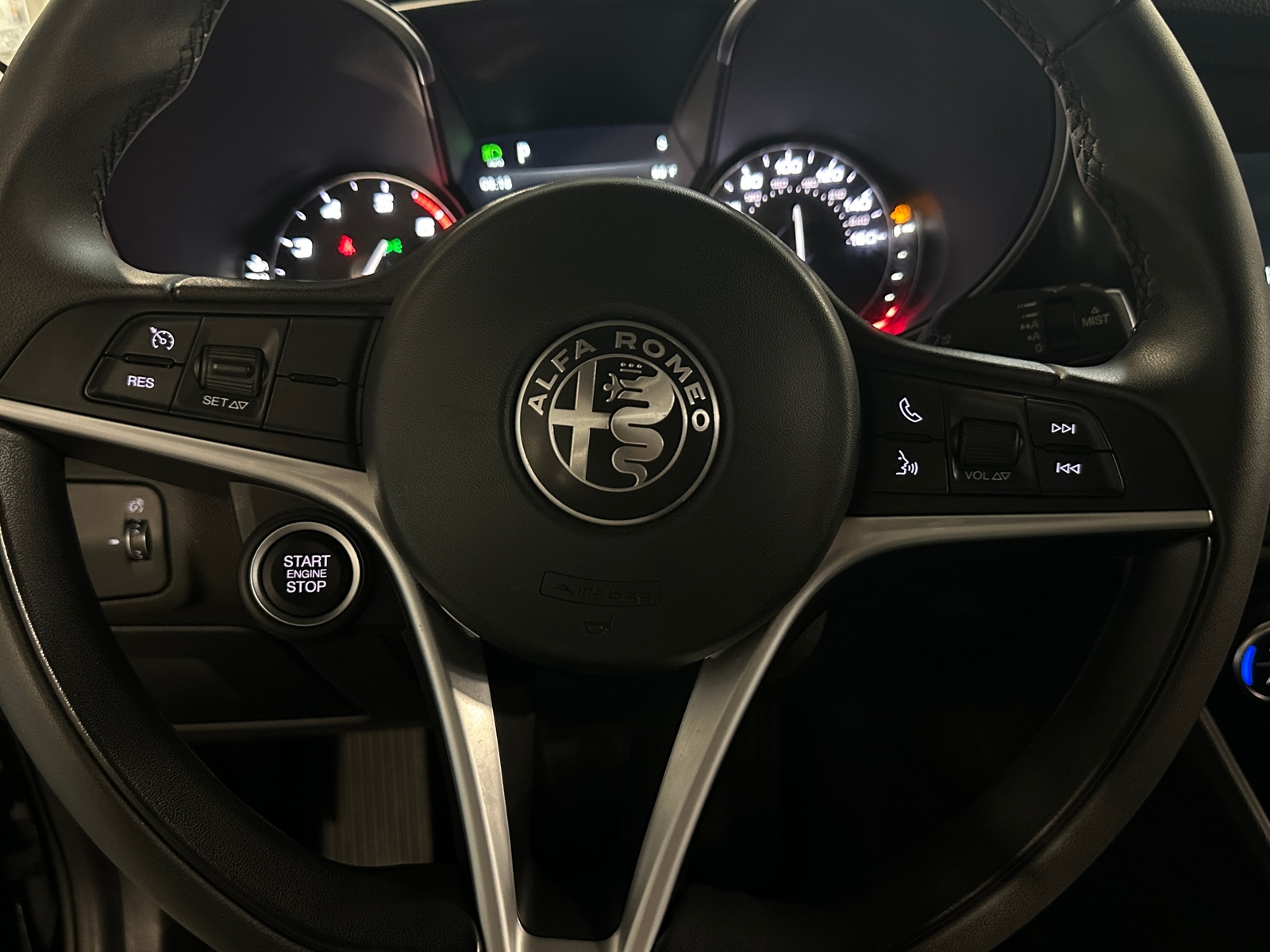 Thumbnail: 2019 Alfa Romeo Giulia - 4