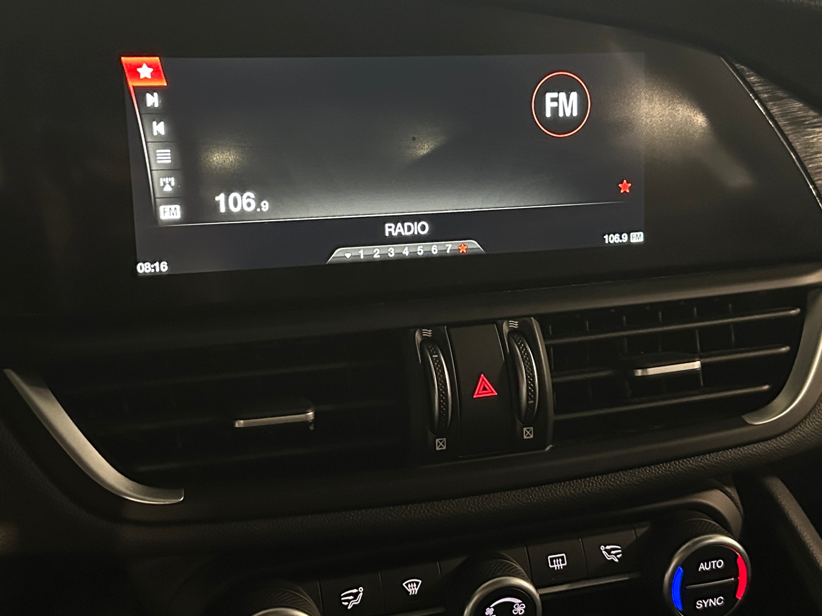 Thumbnail: 2019 Alfa Romeo Giulia - 3