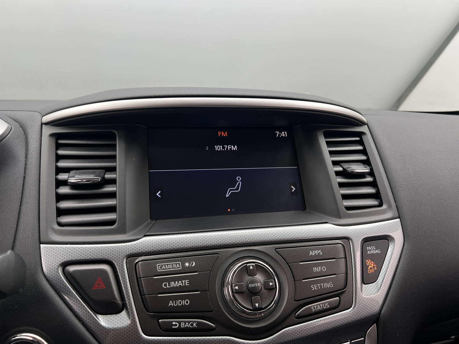 Thumbnail: 2017 Nissan Pathfinder - 3