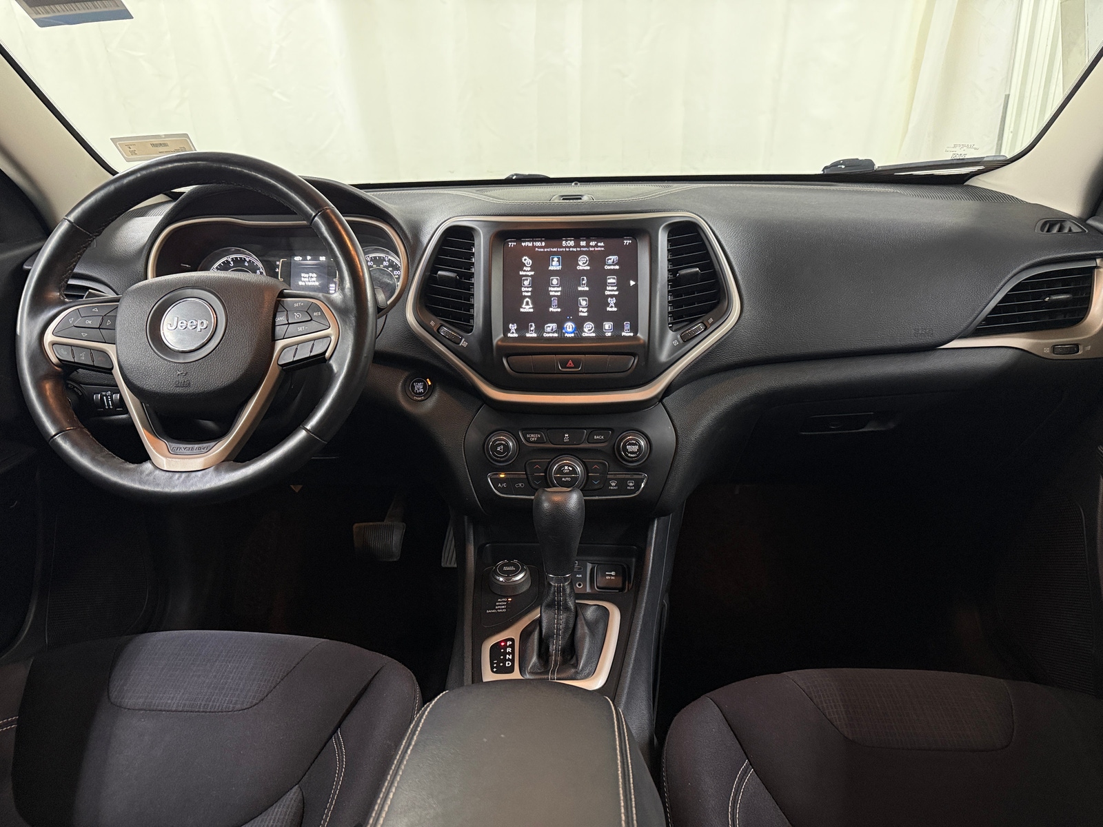 Thumbnail: 2015 Jeep Cherokee - 3