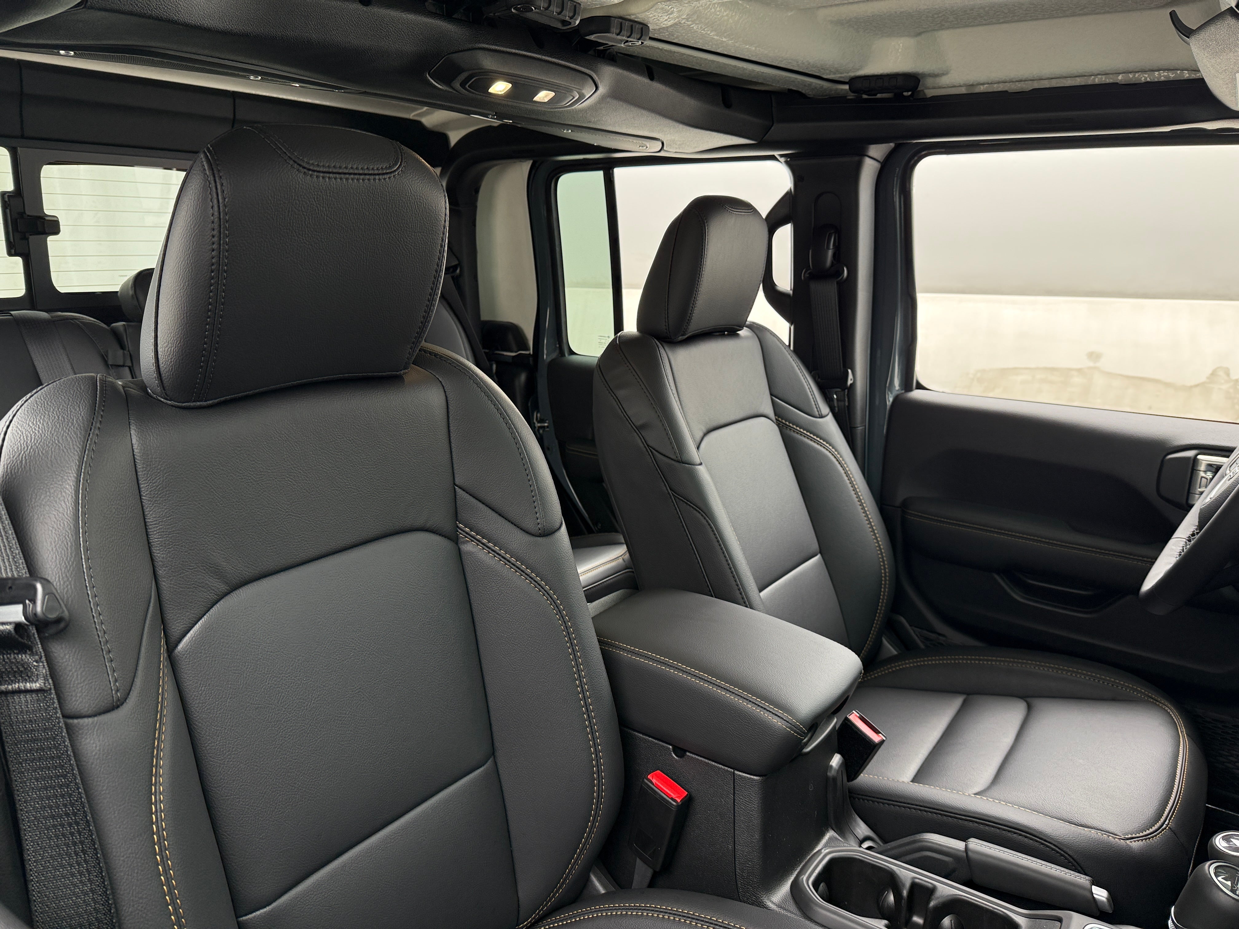 2026 Jeep Gladiator Sahara Auto's photo