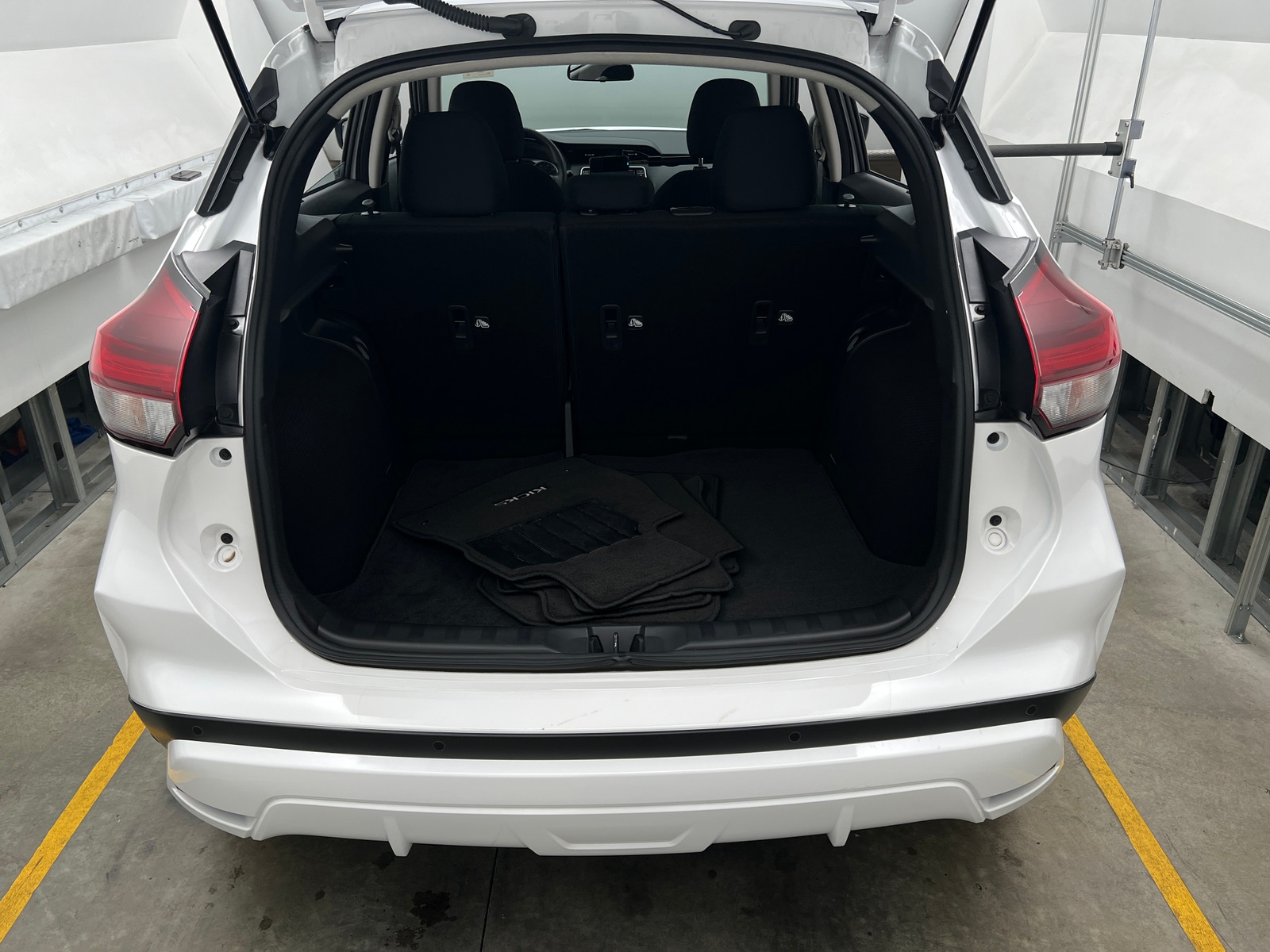 Thumbnail: 2024 Nissan Kicks - 7