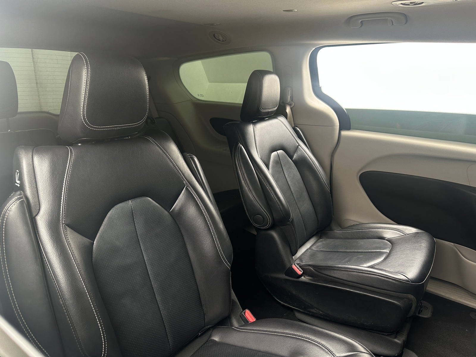 Thumbnail: 2022 Chrysler Pacifica - 5