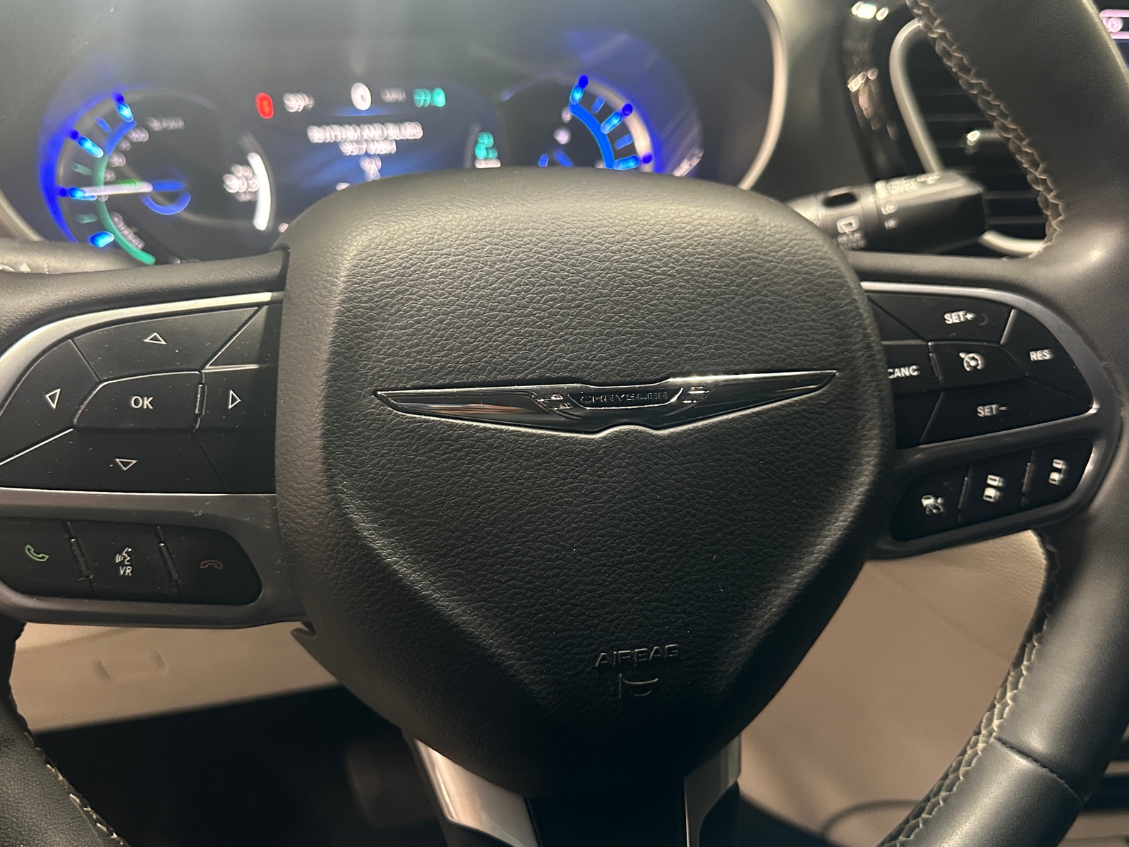 Thumbnail: 2022 Chrysler Pacifica - 4