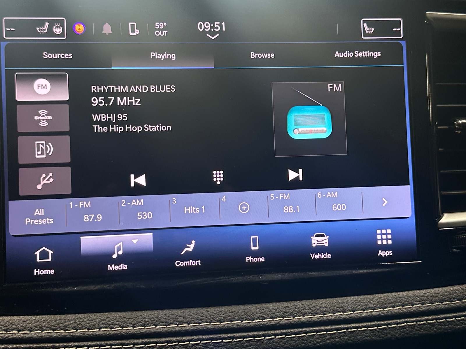 Thumbnail: 2022 Chrysler Pacifica - 3