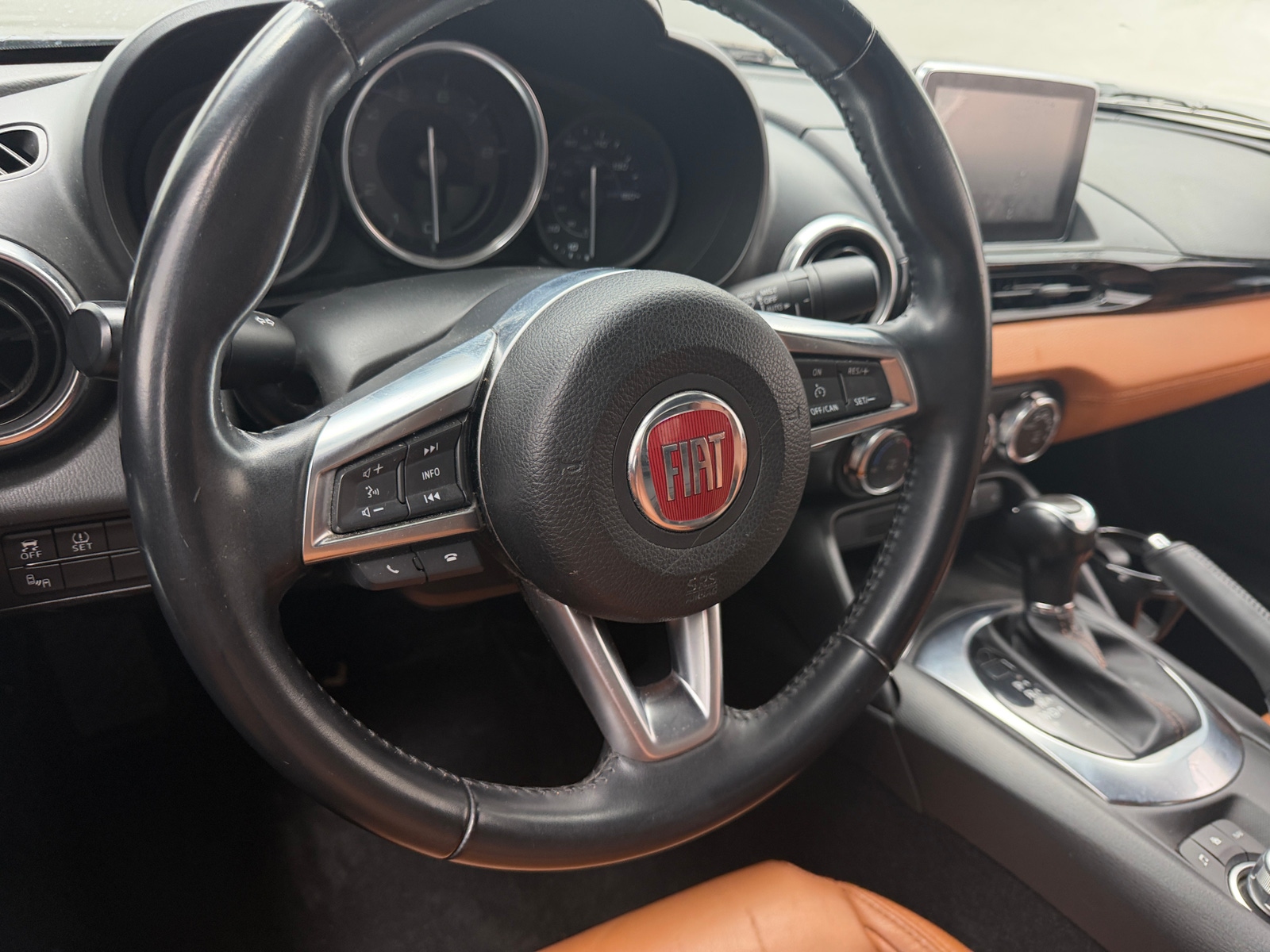 Thumbnail: 2017 Fiat 124 Spider - 4