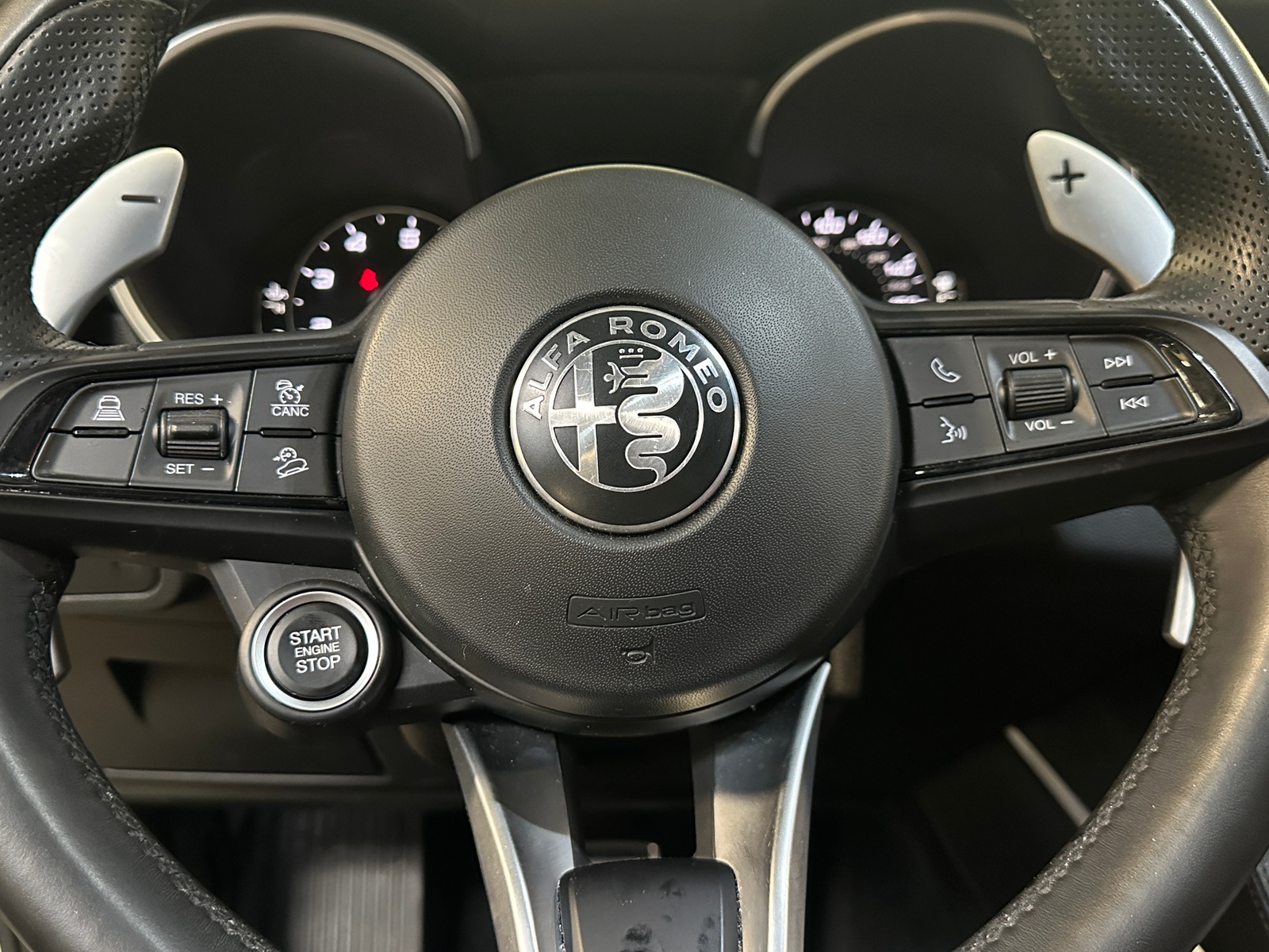 Thumbnail: 2023 Alfa Romeo Stelvio - 4