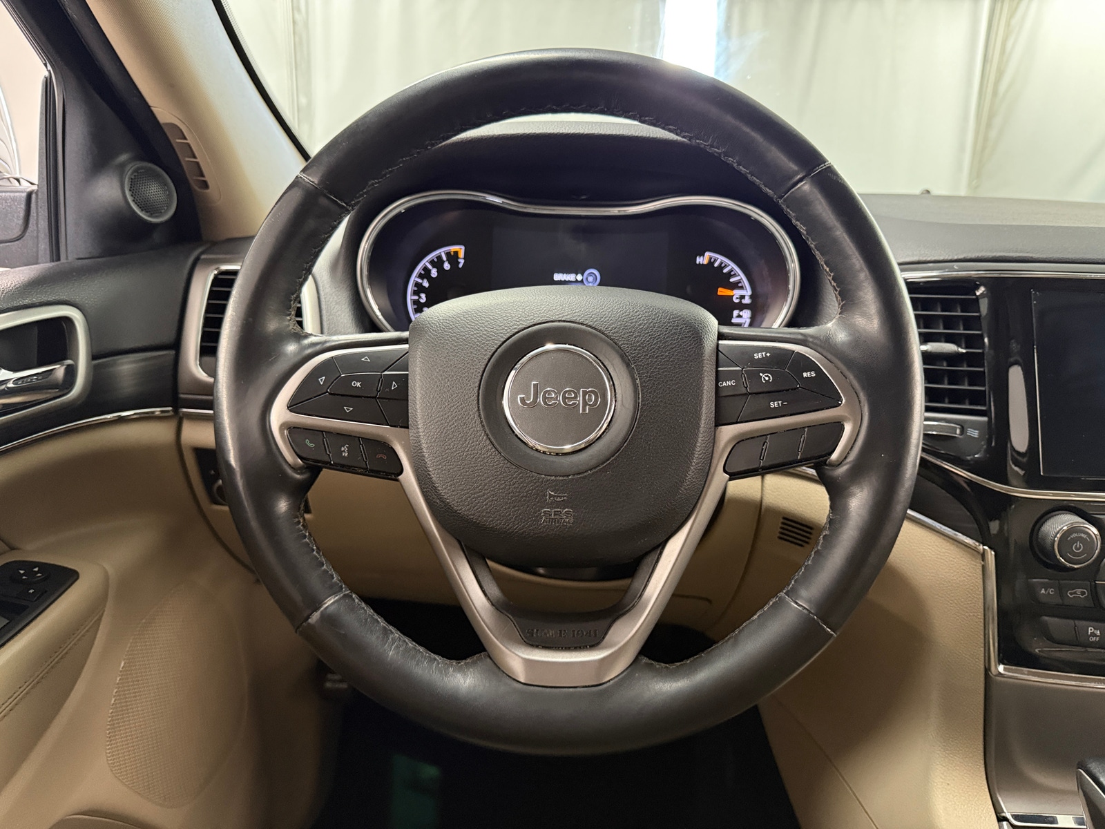 Thumbnail: 2019 Jeep Grand Cherokee - 4