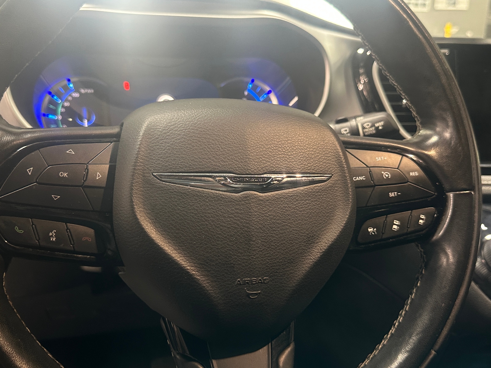 Thumbnail: 2022 Chrysler Pacifica - 4