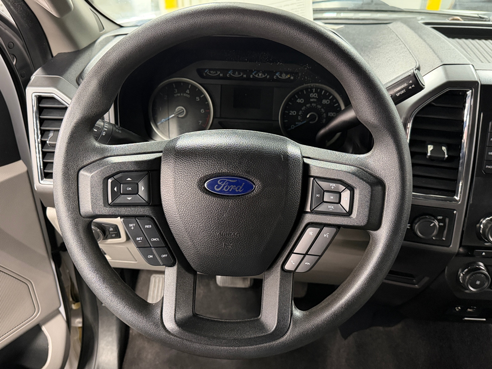 Thumbnail: 2015 Ford Econoline - 5