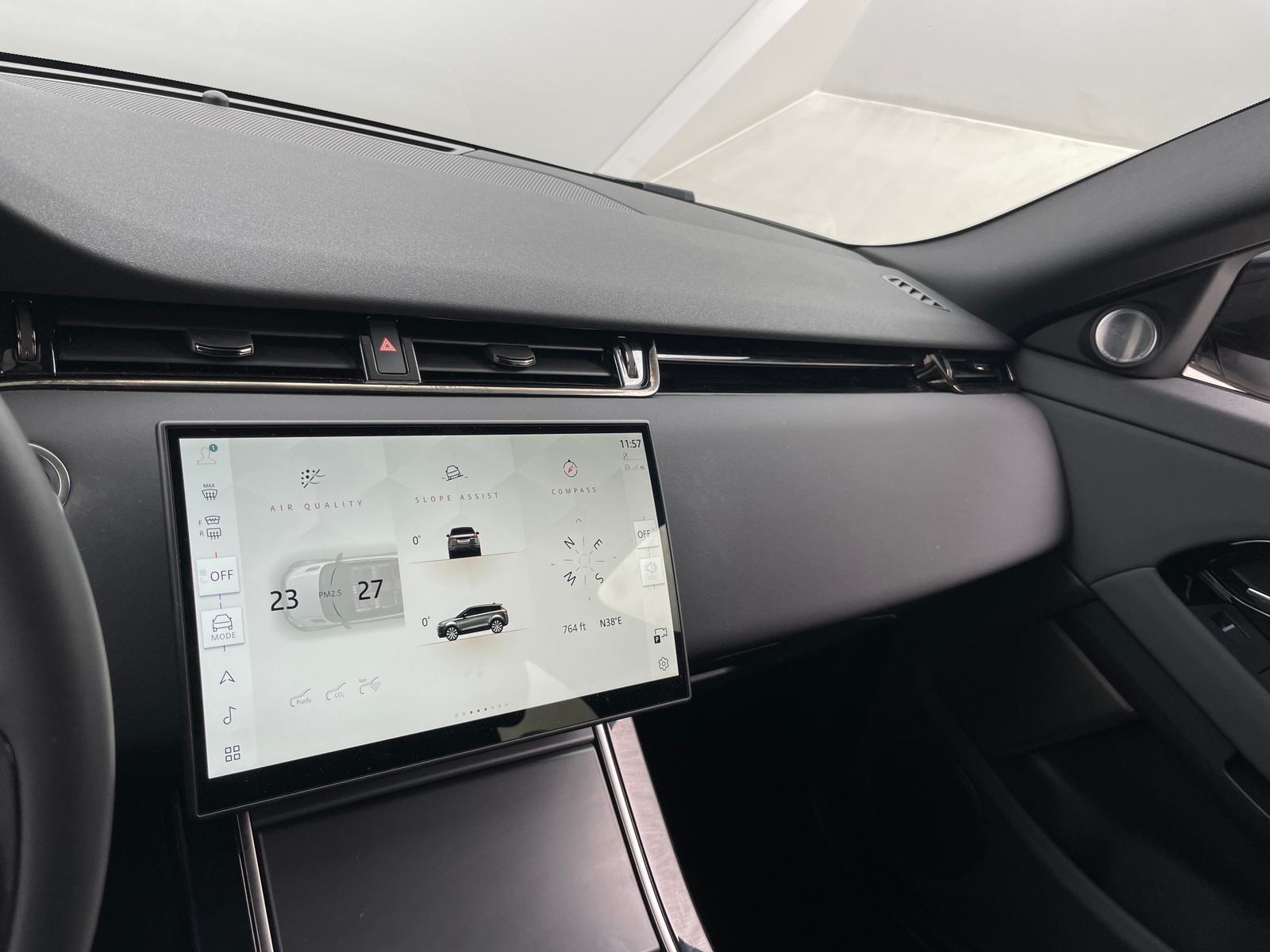 Thumbnail: 2025 Land Rover Range Rover Evoque - 3