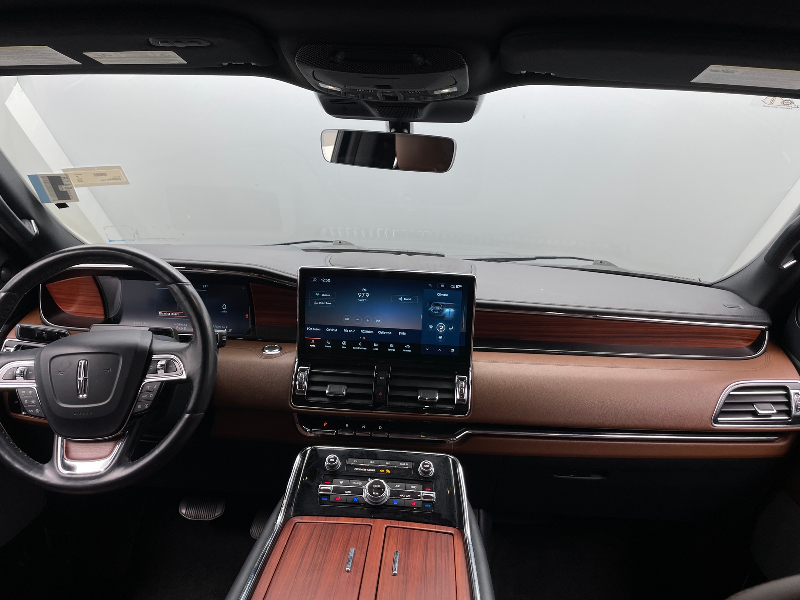 Thumbnail: 2023 Lincoln Navigator L - 2
