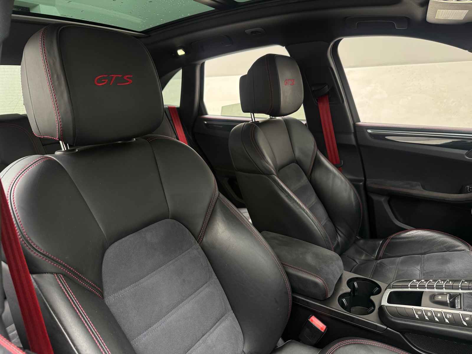 Thumbnail: 2017 Porsche Macan - 2