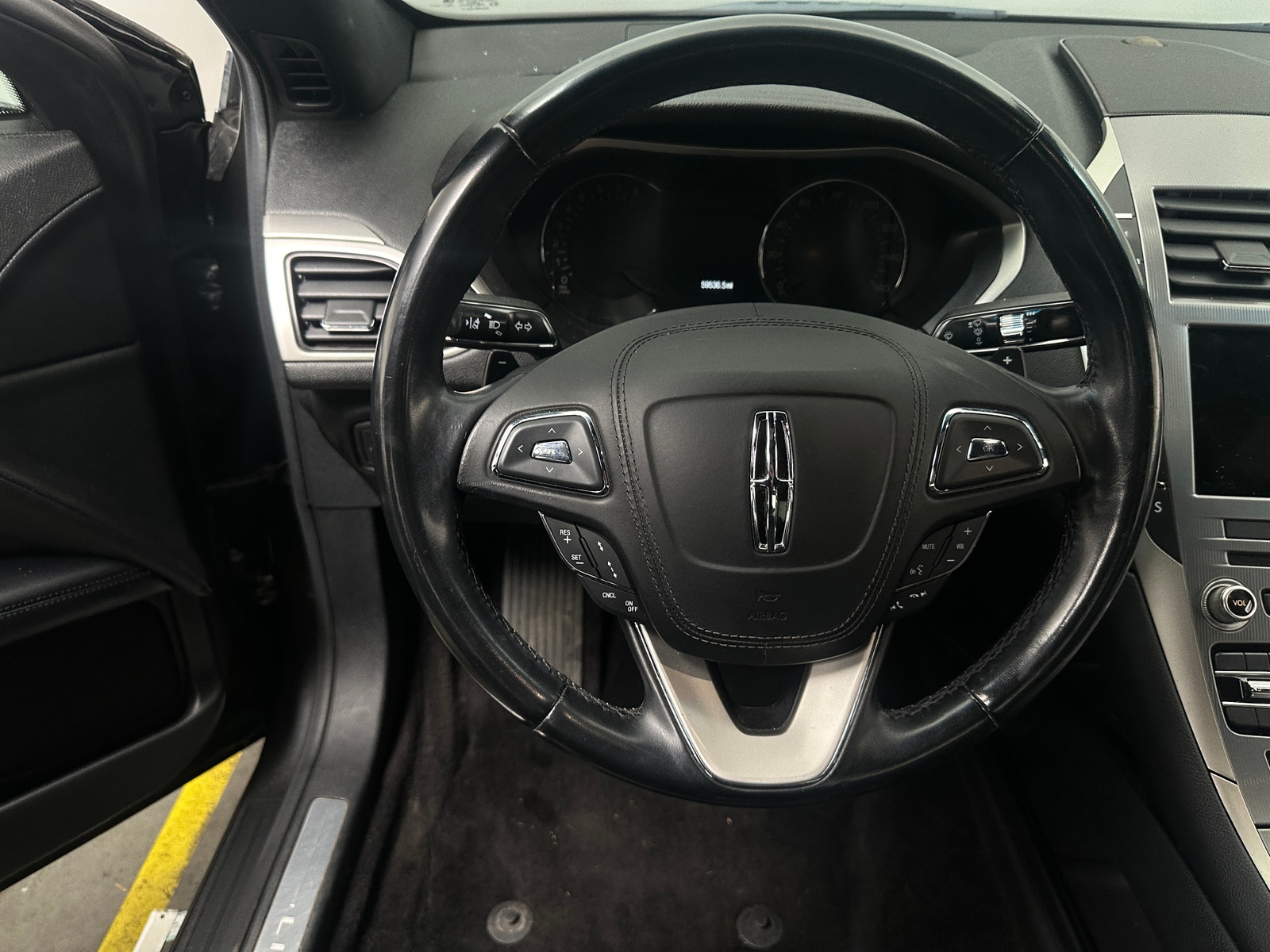 Thumbnail: 2017 Lincoln MKZ - 4