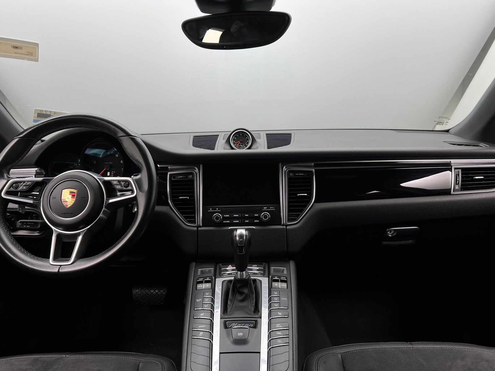 Thumbnail: 2018 Porsche Macan - 2