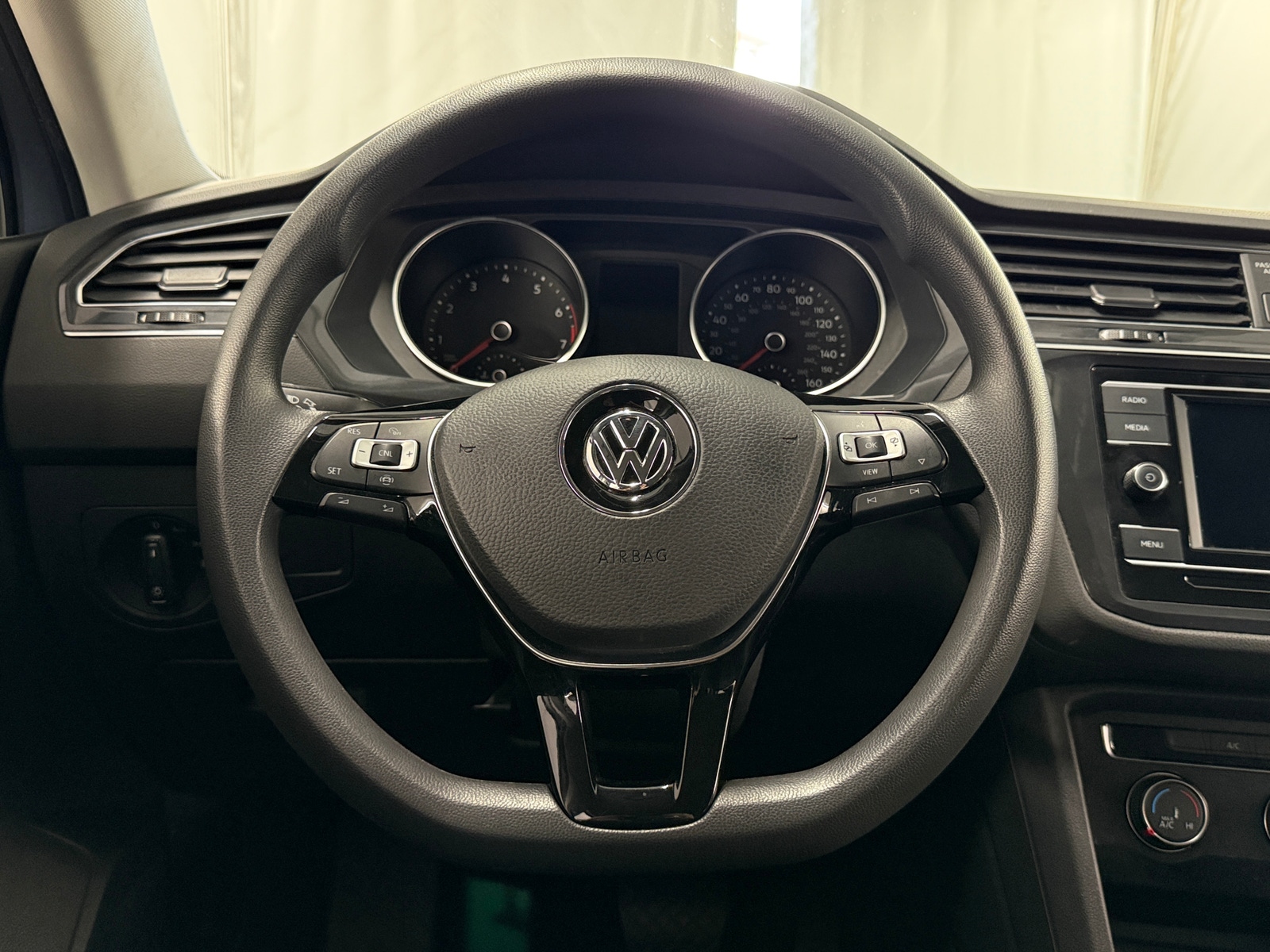 Thumbnail: 2021 Volkswagen Tiguan - 5