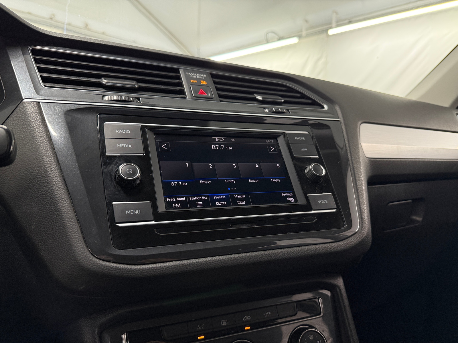 Thumbnail: 2021 Volkswagen Tiguan - 4
