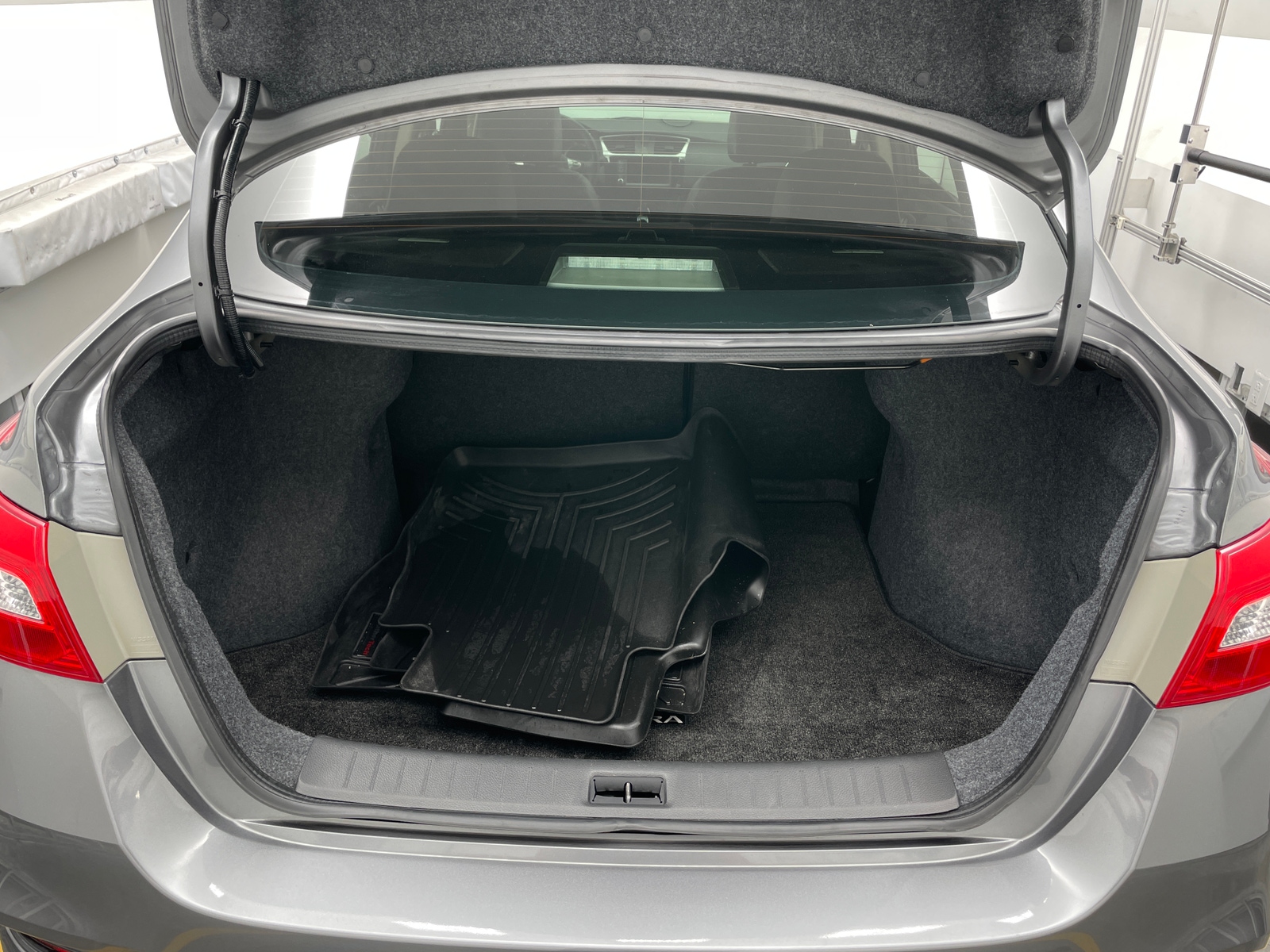 Thumbnail: 2019 Nissan Sentra - 6