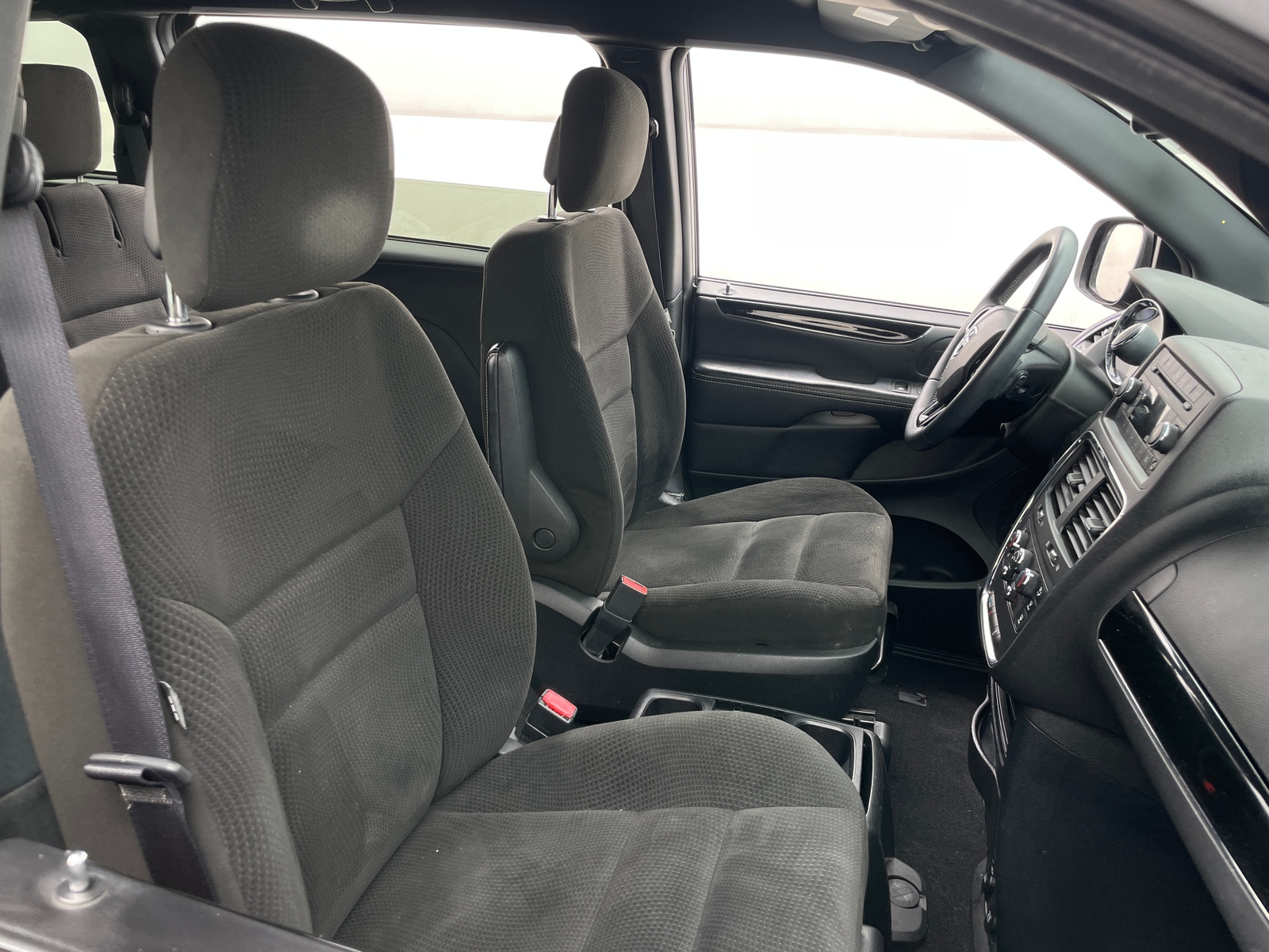 Thumbnail: 2016 Dodge Grand Caravan - 2