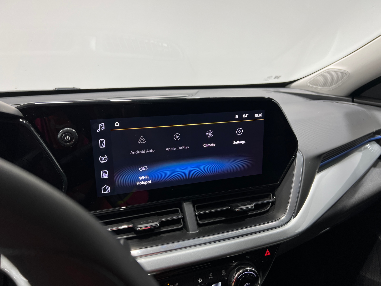 Thumbnail: 2025 Chevrolet Trax - 4