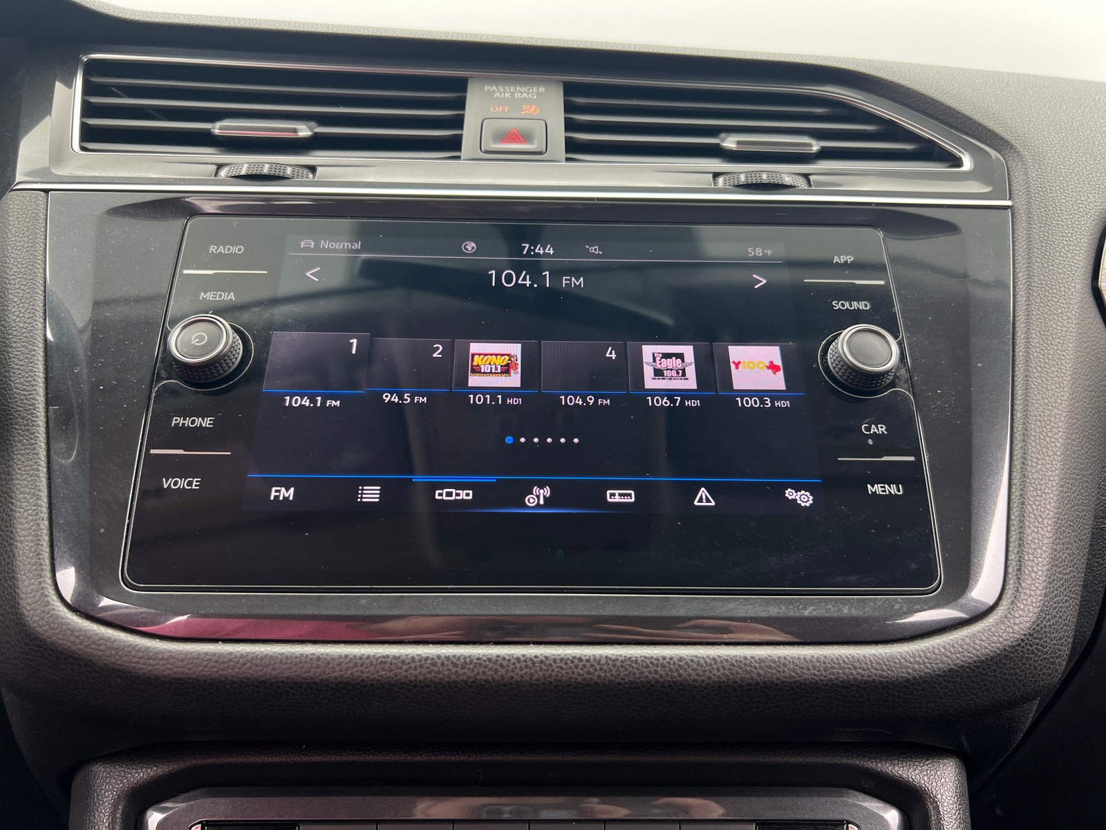 Thumbnail: 2021 Volkswagen Tiguan - 4