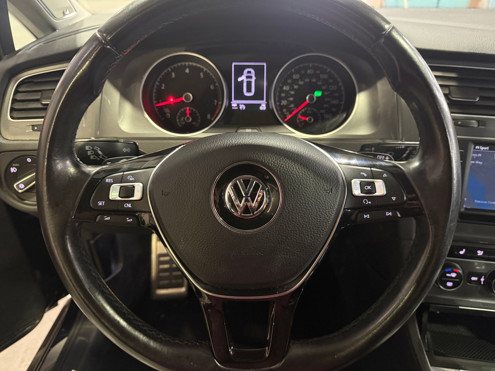 Thumbnail: 2017 Volkswagen Golf - 4