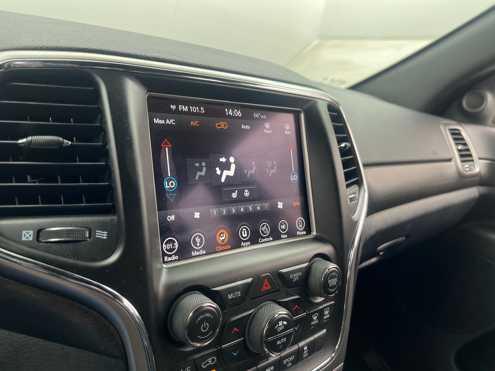 Thumbnail: 2018 Jeep Grand Cherokee - 4