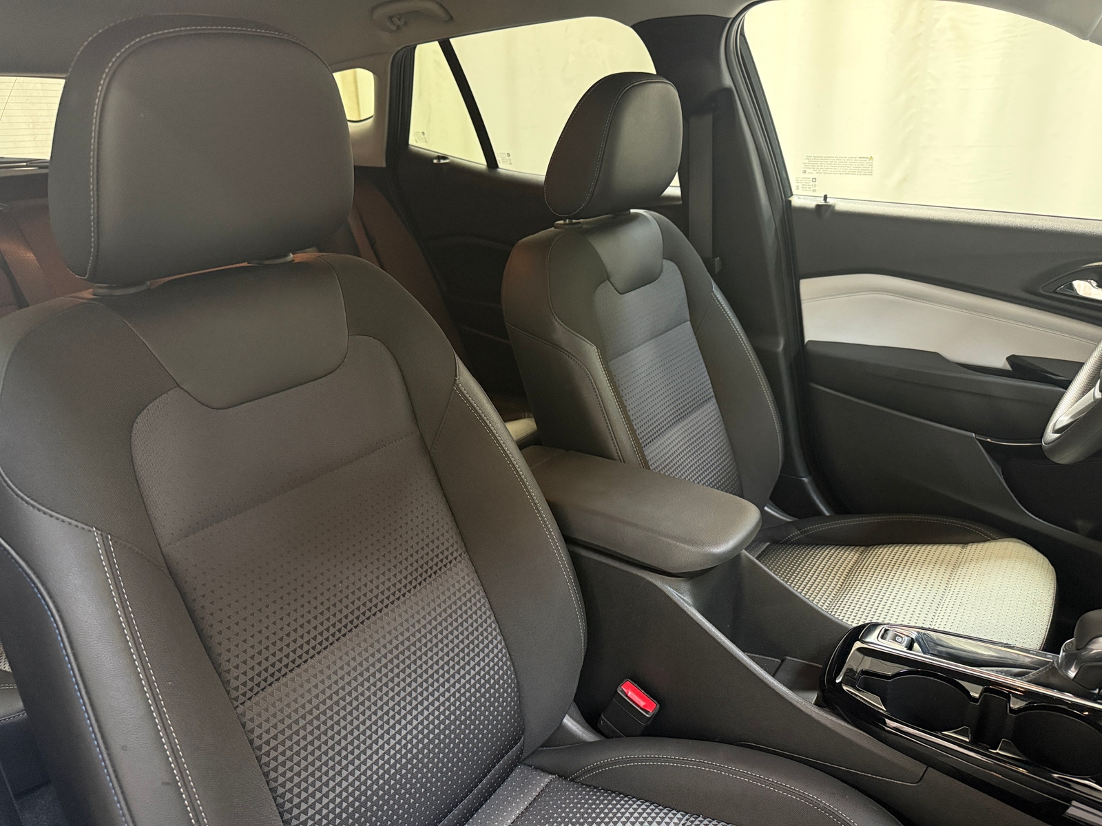 Thumbnail: 2025 Chevrolet Trax - 2