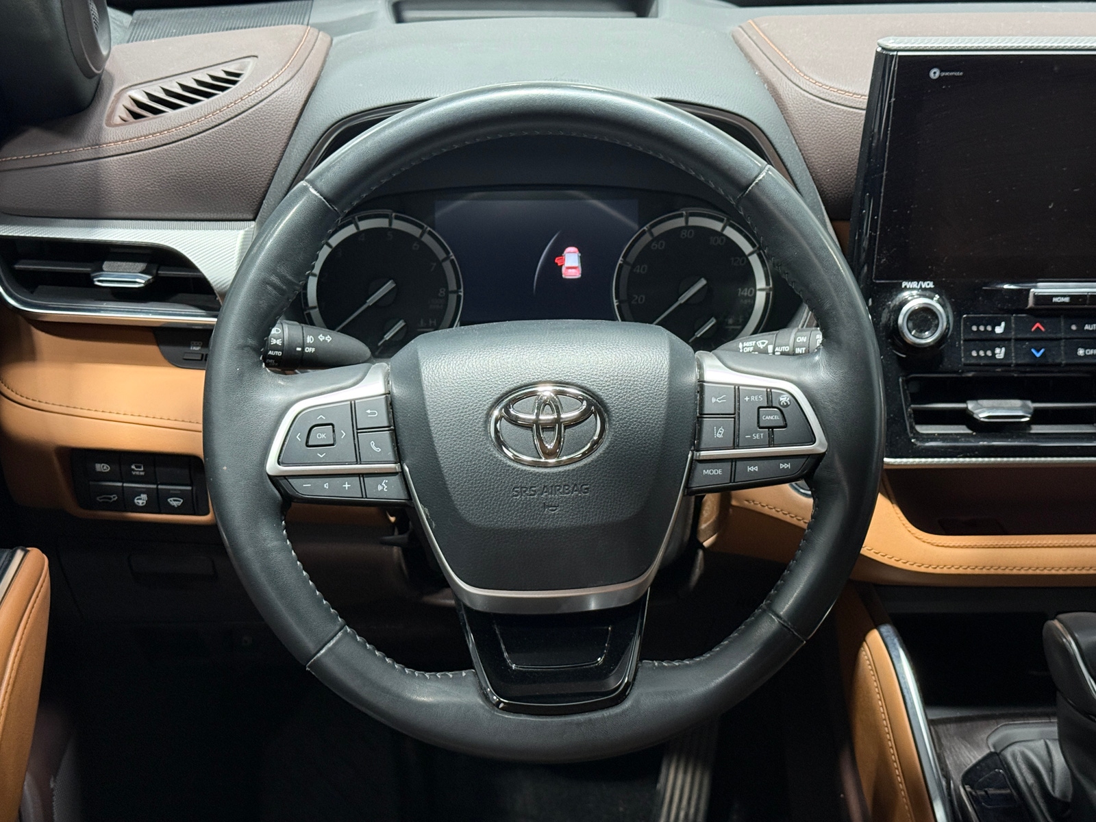 Thumbnail: 2022 Toyota Highlander - 4
