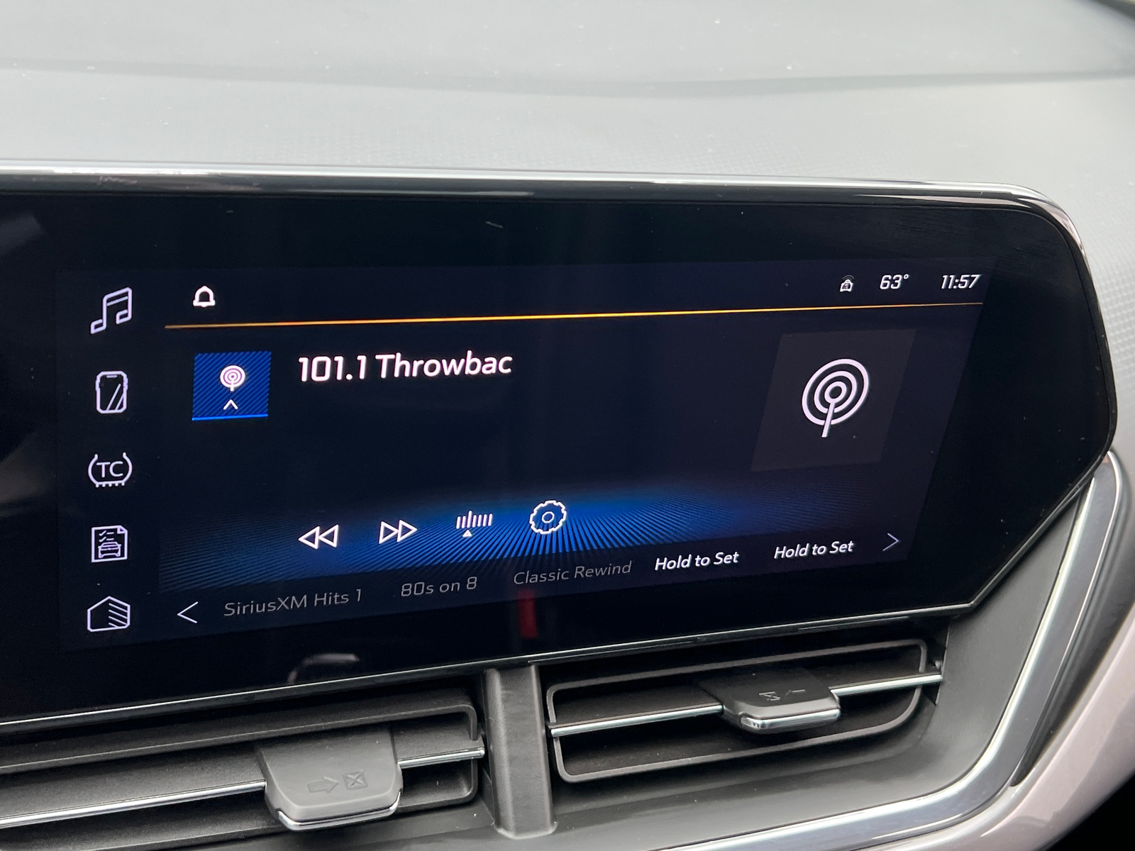 Thumbnail: 2025 Chevrolet Trax - 3