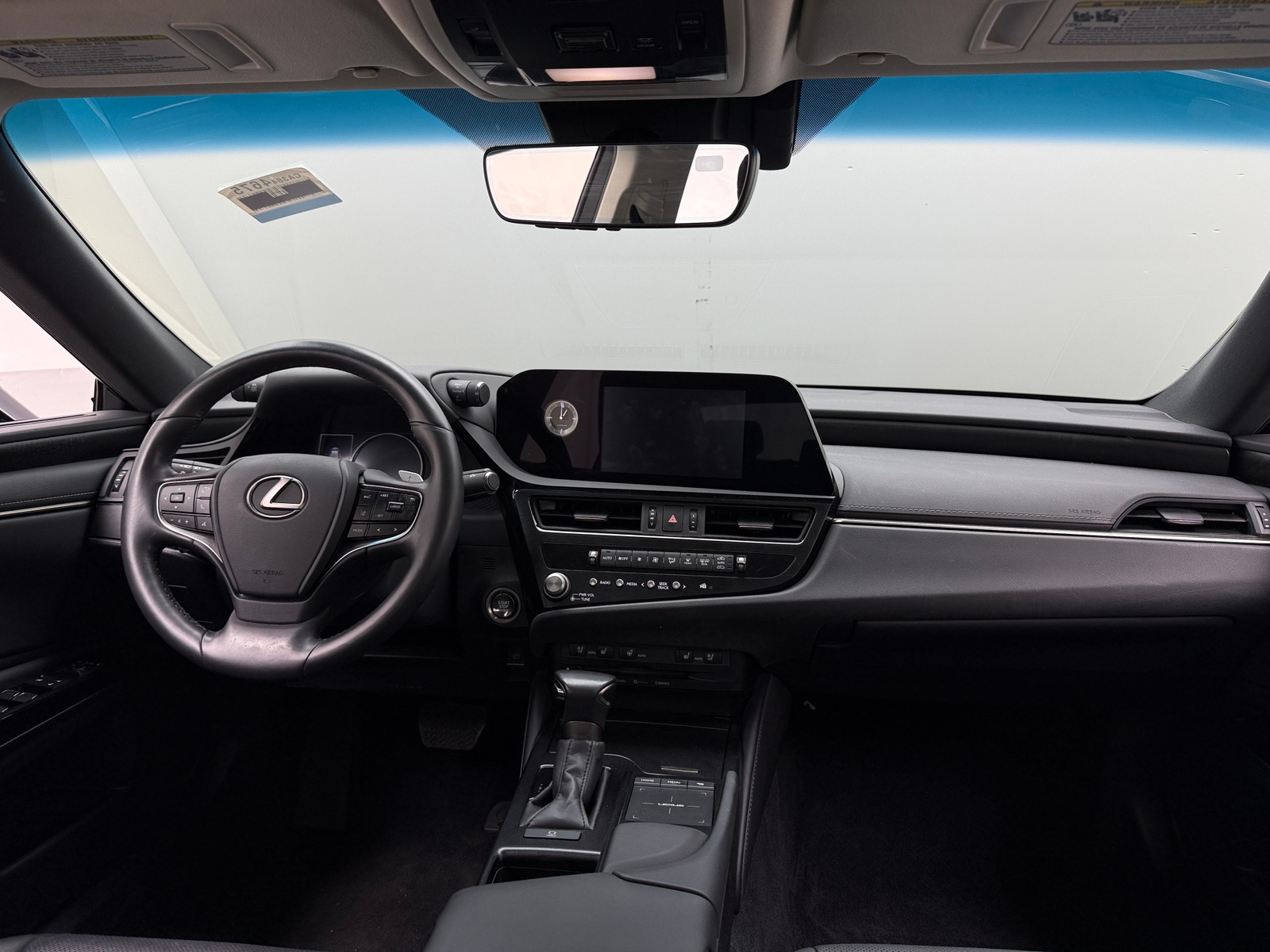 Thumbnail: 2022 Lexus ES - 2