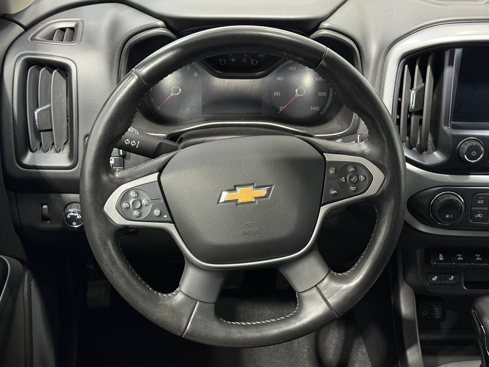 Thumbnail: 2022 Chevrolet Colorado - 4