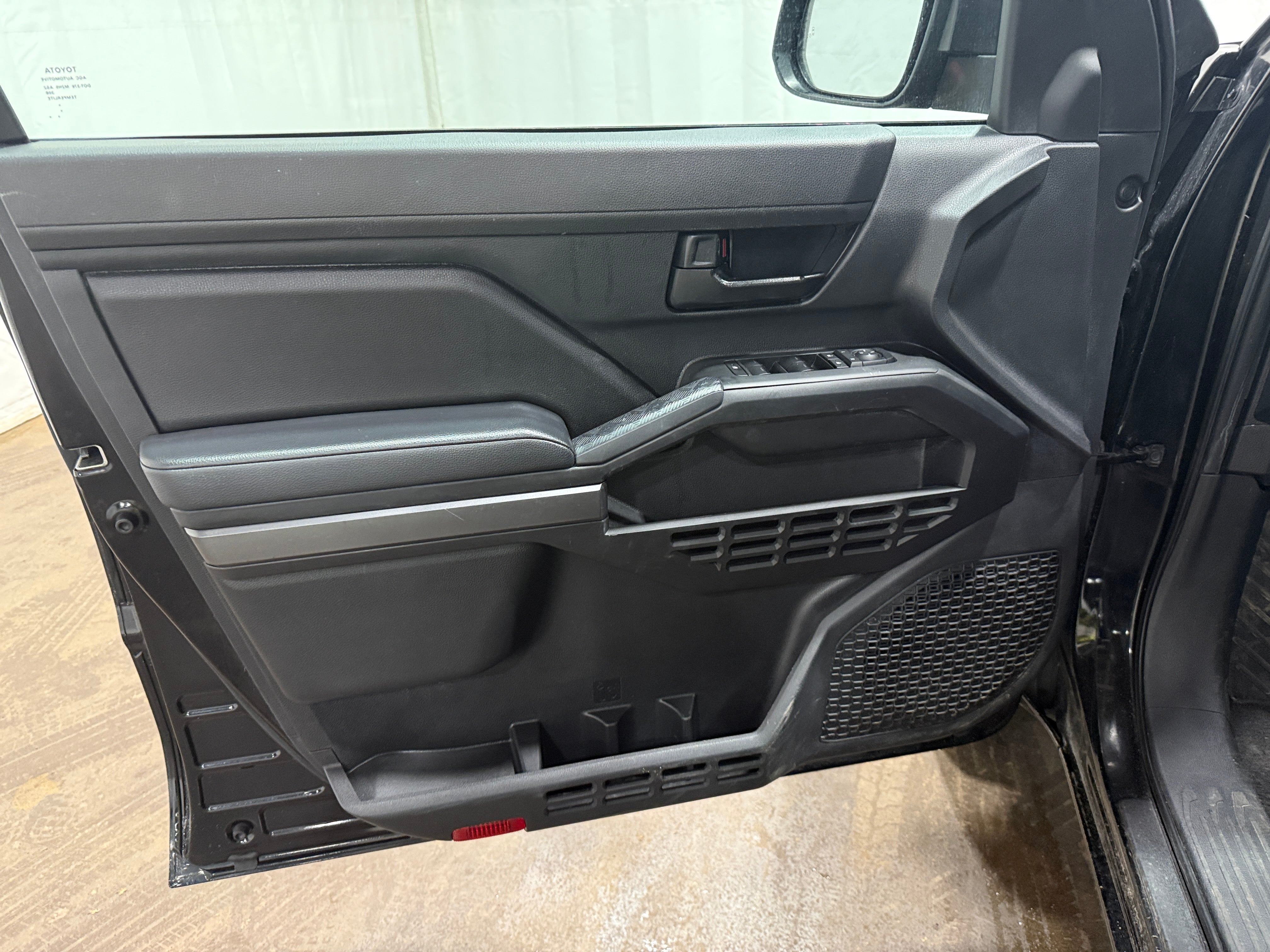 2024 Toyota Tacoma SR5 - Photo 10