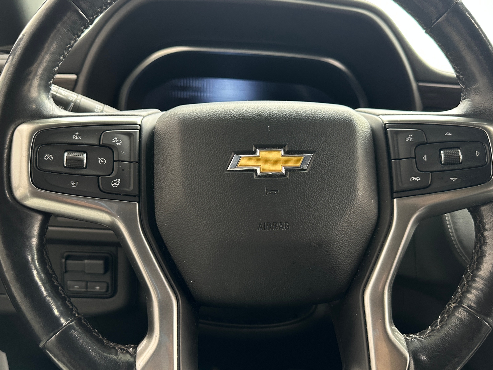 Thumbnail: 2022 Chevrolet Tahoe - 4