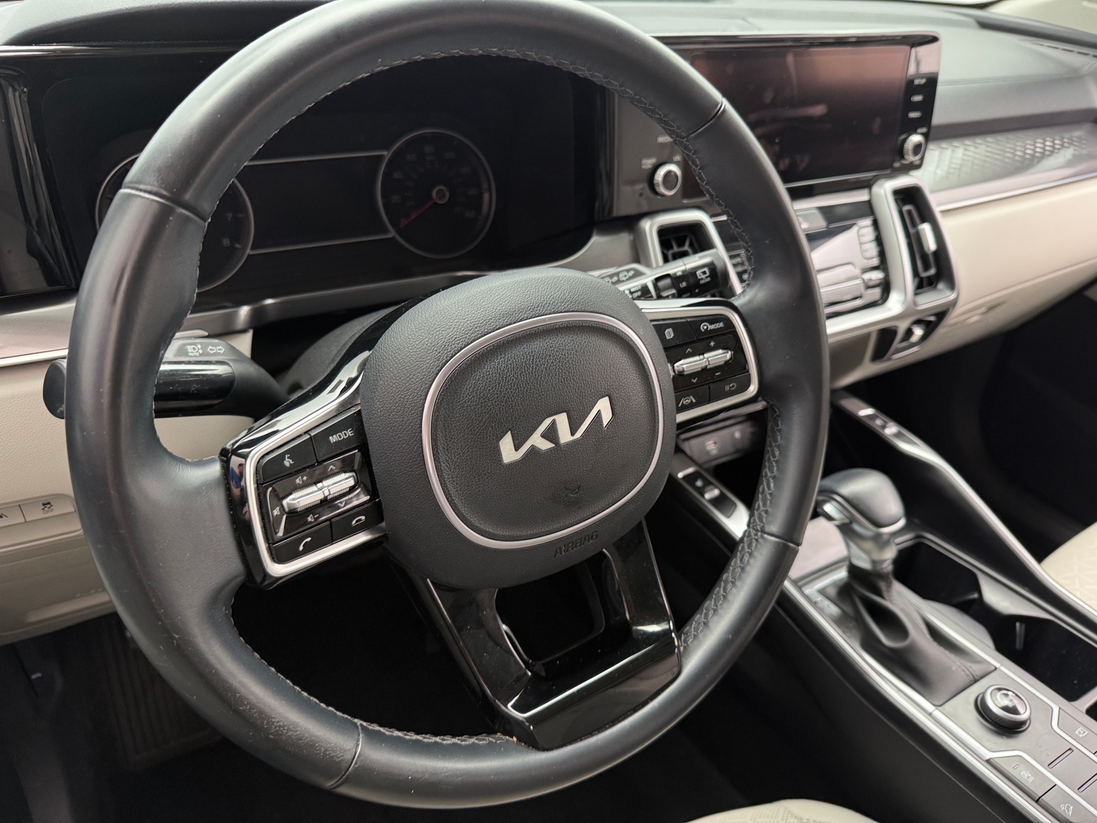 Thumbnail: 2023 Kia Sorento - 4
