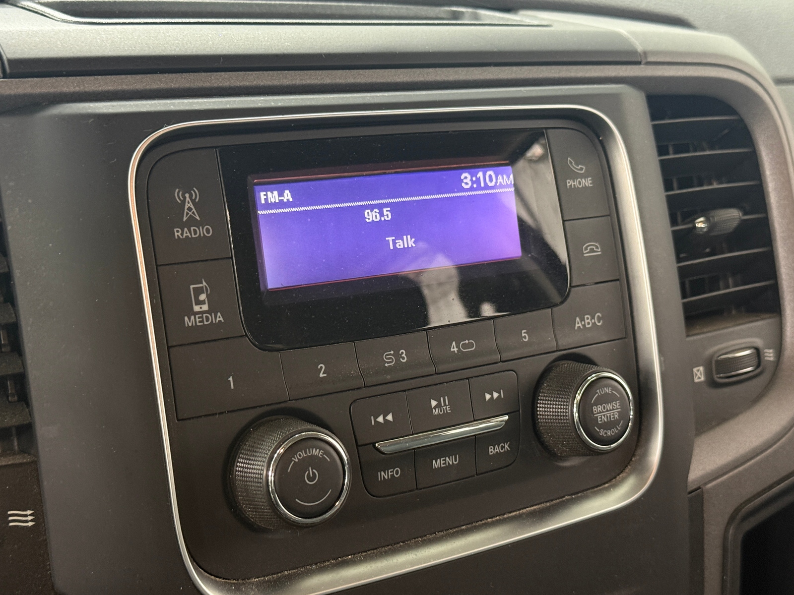 Thumbnail: 2019 RAM 1500 Classic - 4