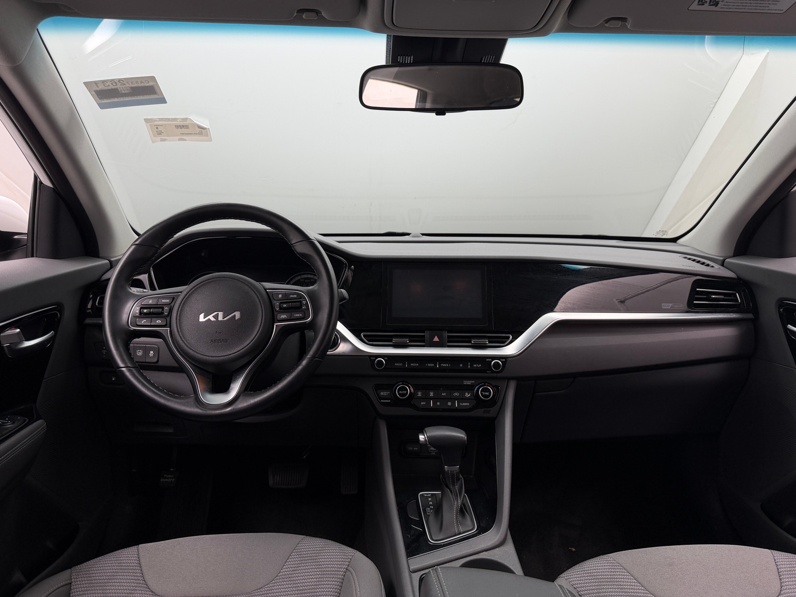 Thumbnail: 2022 Kia Niro - 3