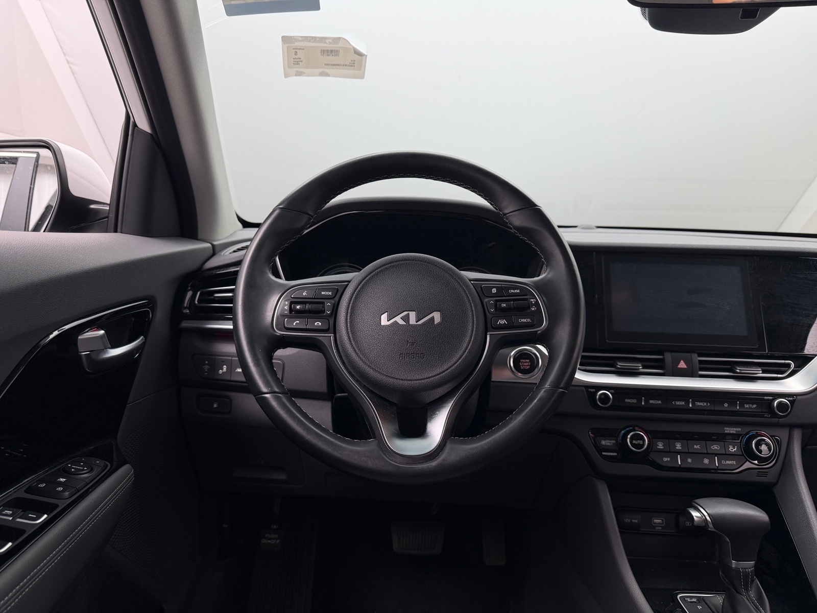 Thumbnail: 2022 Kia Niro - 5