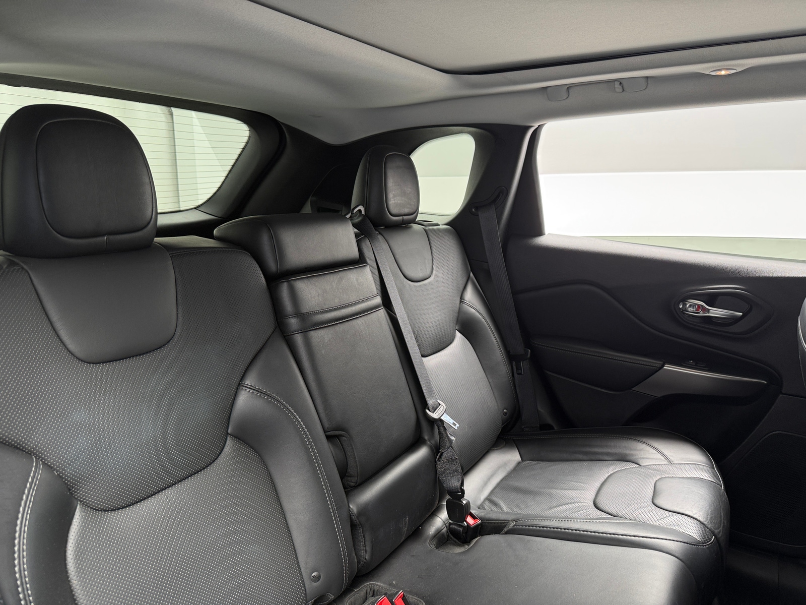 Thumbnail: 2019 Jeep Cherokee - 5