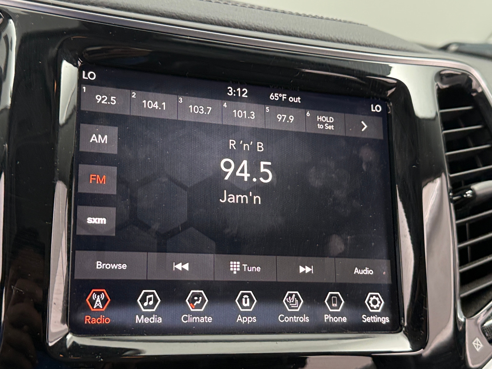 Thumbnail: 2019 Jeep Cherokee - 3