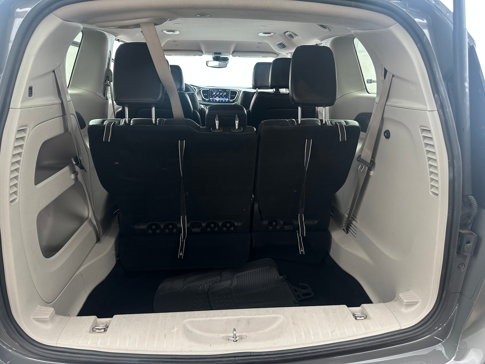 Thumbnail: 2023 Chrysler Pacifica - 6