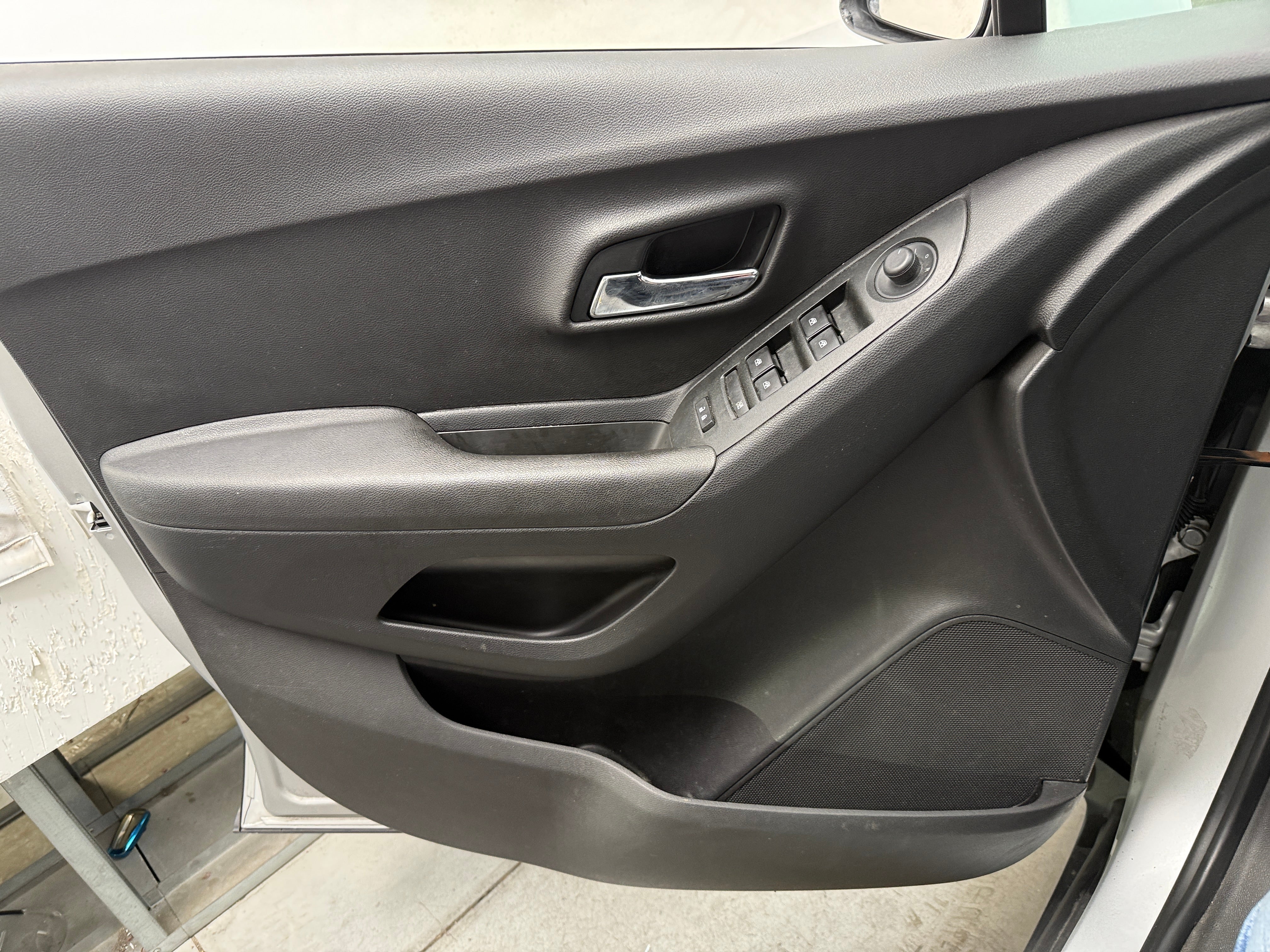 2019 Chevrolet Trax LS - Photo 6