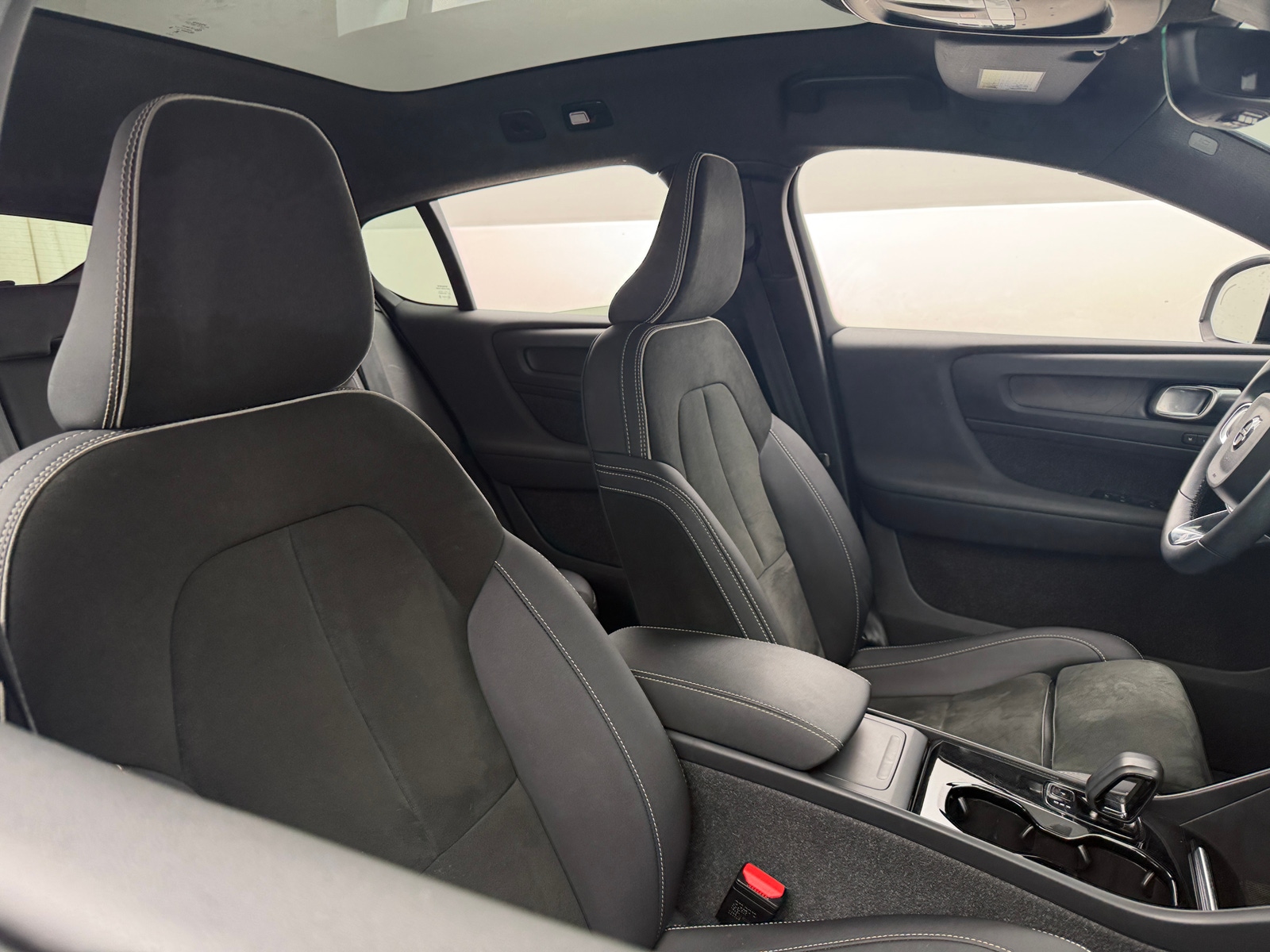 Thumbnail: 2023 Volvo C40 - 2