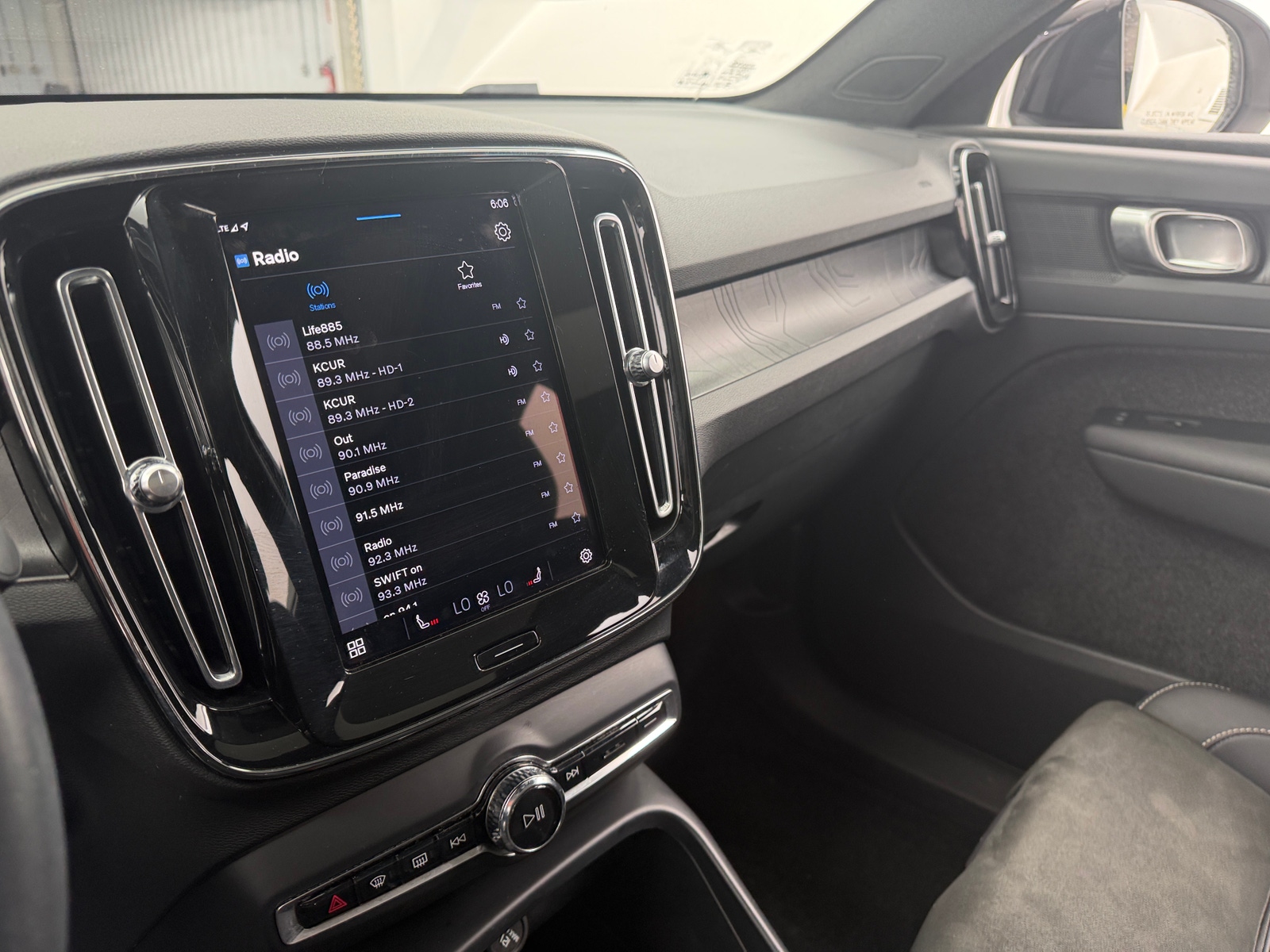 Thumbnail: 2023 Volvo C40 - 4