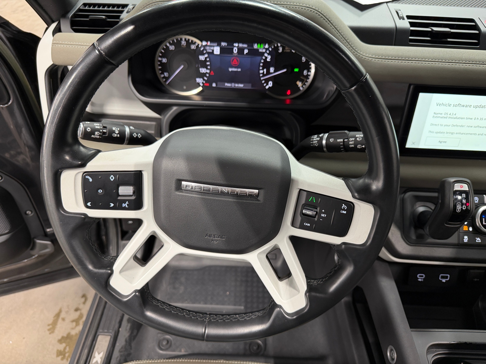 Thumbnail: 2023 Land Rover Defender - 4